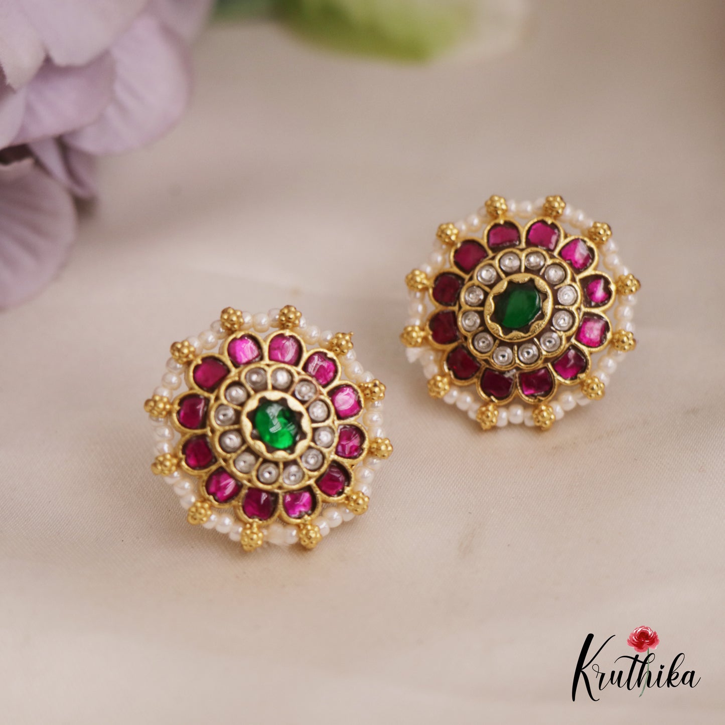 Simple Pearl Border Floral Jadau Stud Earrings E947
