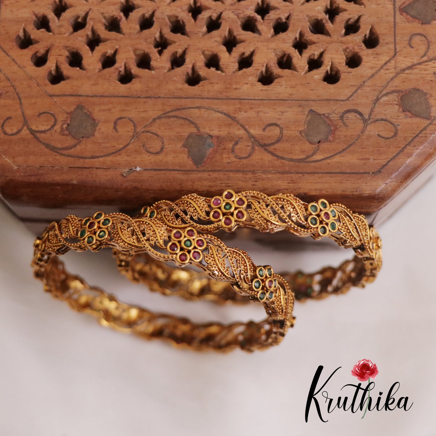 Simple Trendy Kemp Floral Bangles B273 (Set of 2 Bangles)