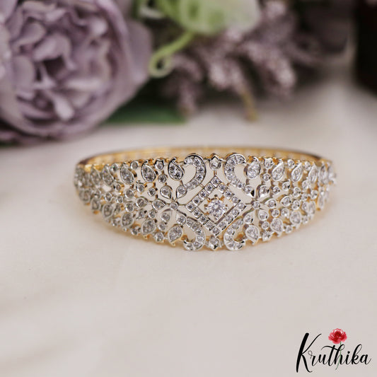 Rich AD Gold Tone Design Openable Bracelet B593