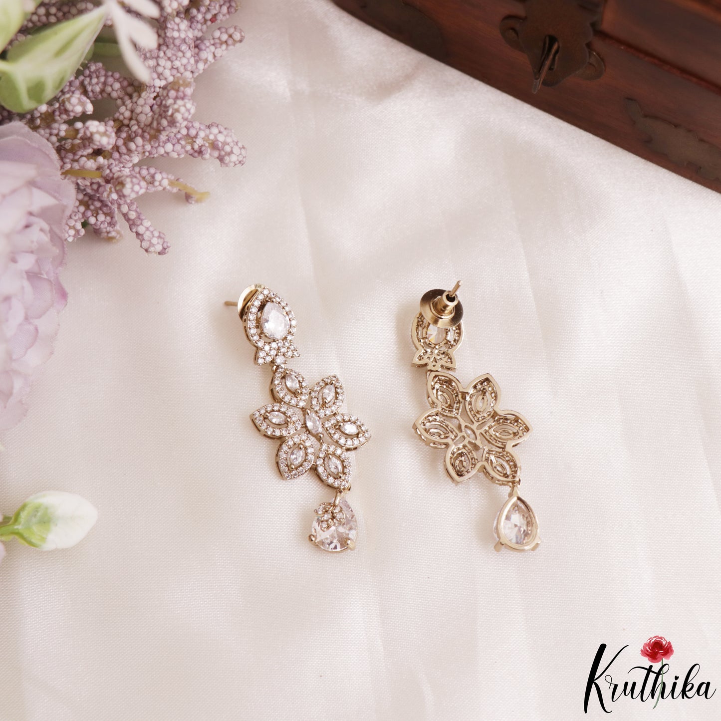 Sparkling Floral Leaf Motifs CZ Victorian Necklace NC3152 (Available In 6 Colors)
