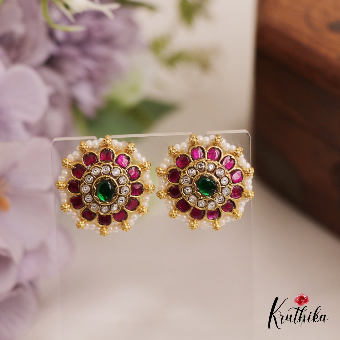 Simple Pearl Border Floral Jadau Stud Earrings E947