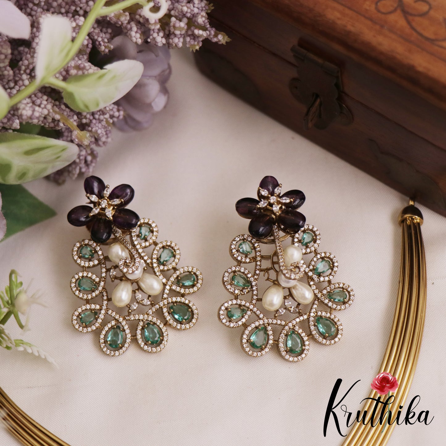 Elegant Floral Motifs Pearl Victorian Choker NC2855