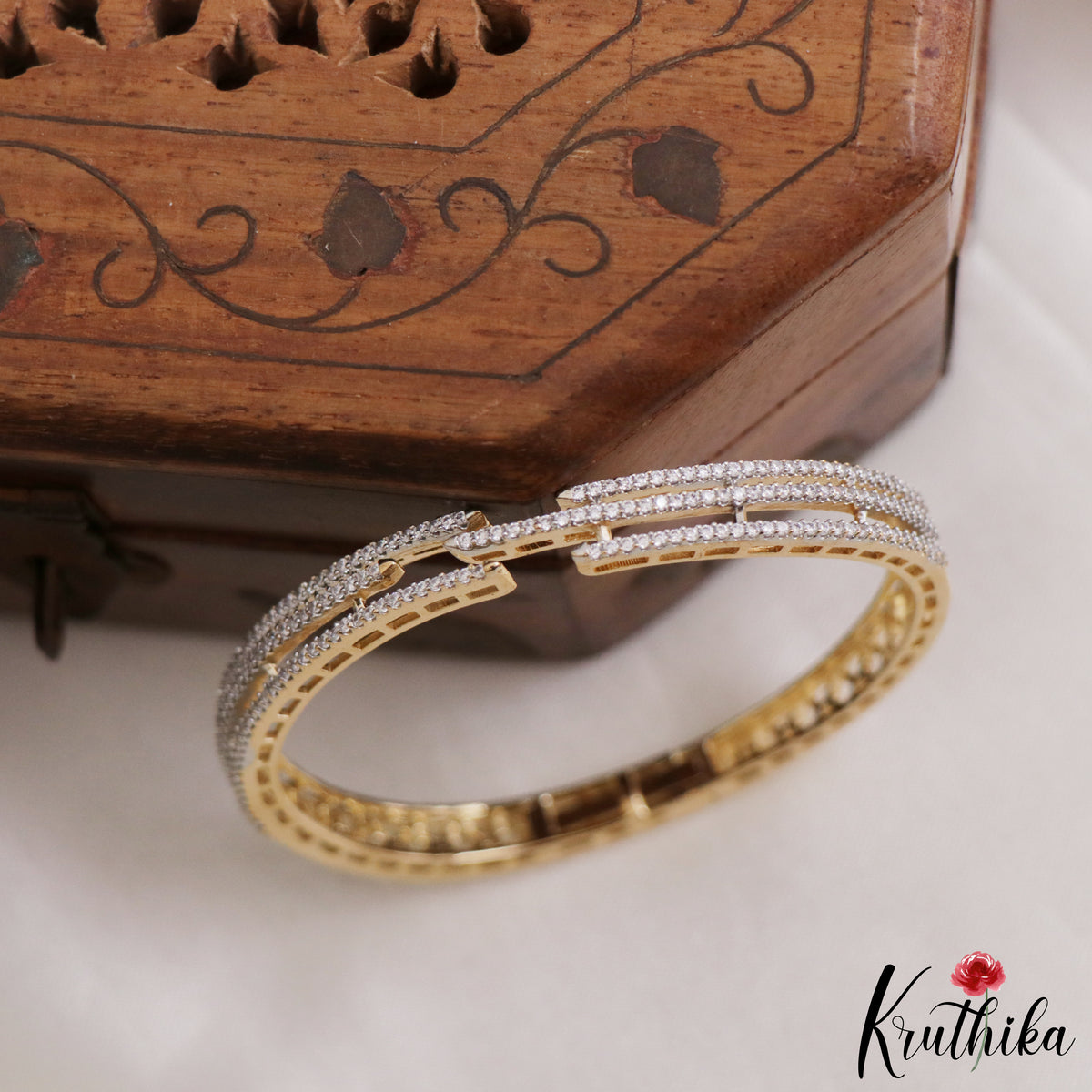 Trendy AD Gold Tone Design Openable Bracelet B588