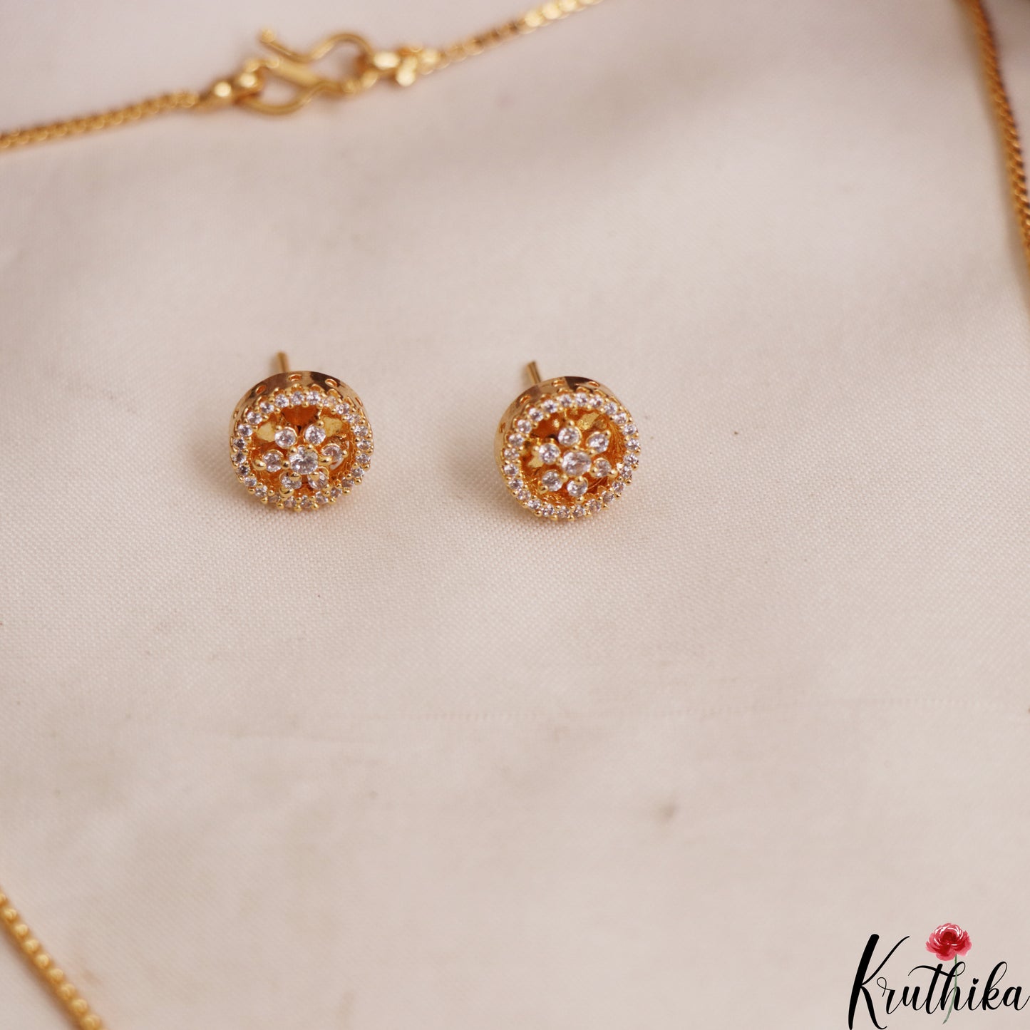 Simple AD Floral Motifs Gold-Tone Chain Pendant Set NC2931
