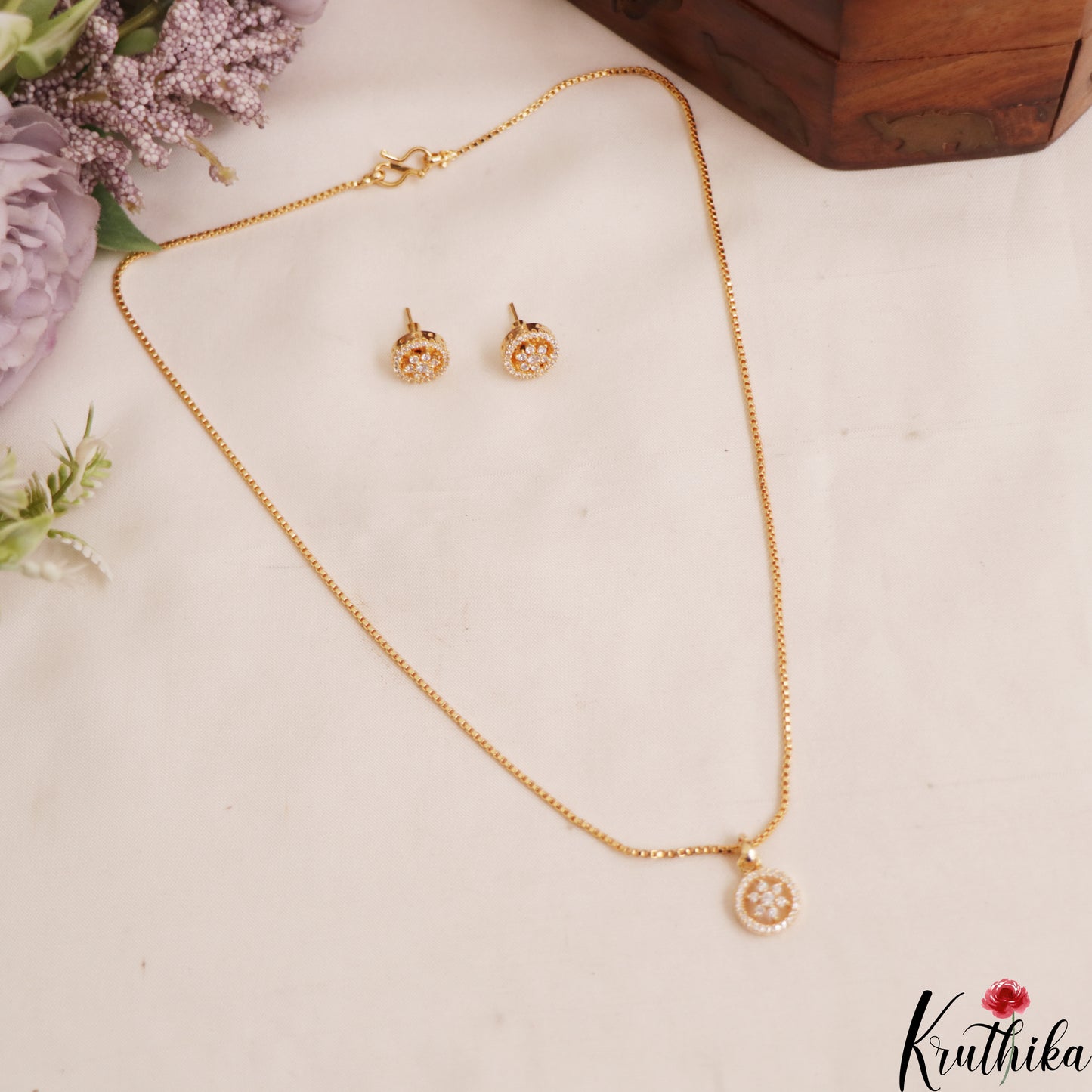 Simple AD Floral Motifs Gold-Tone Chain Pendant Set NC2931