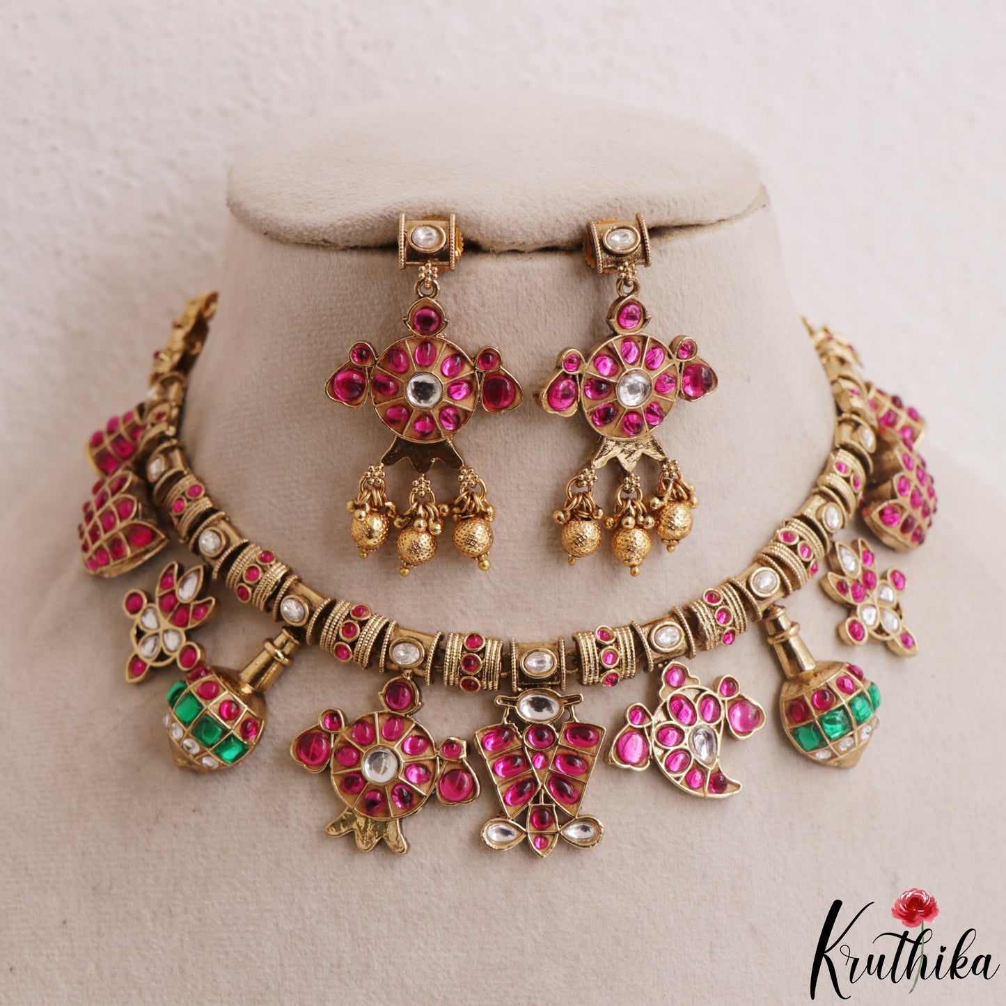 Traditional Shanka-Chakra-Nama Motifs Jadau Necklace NC3143