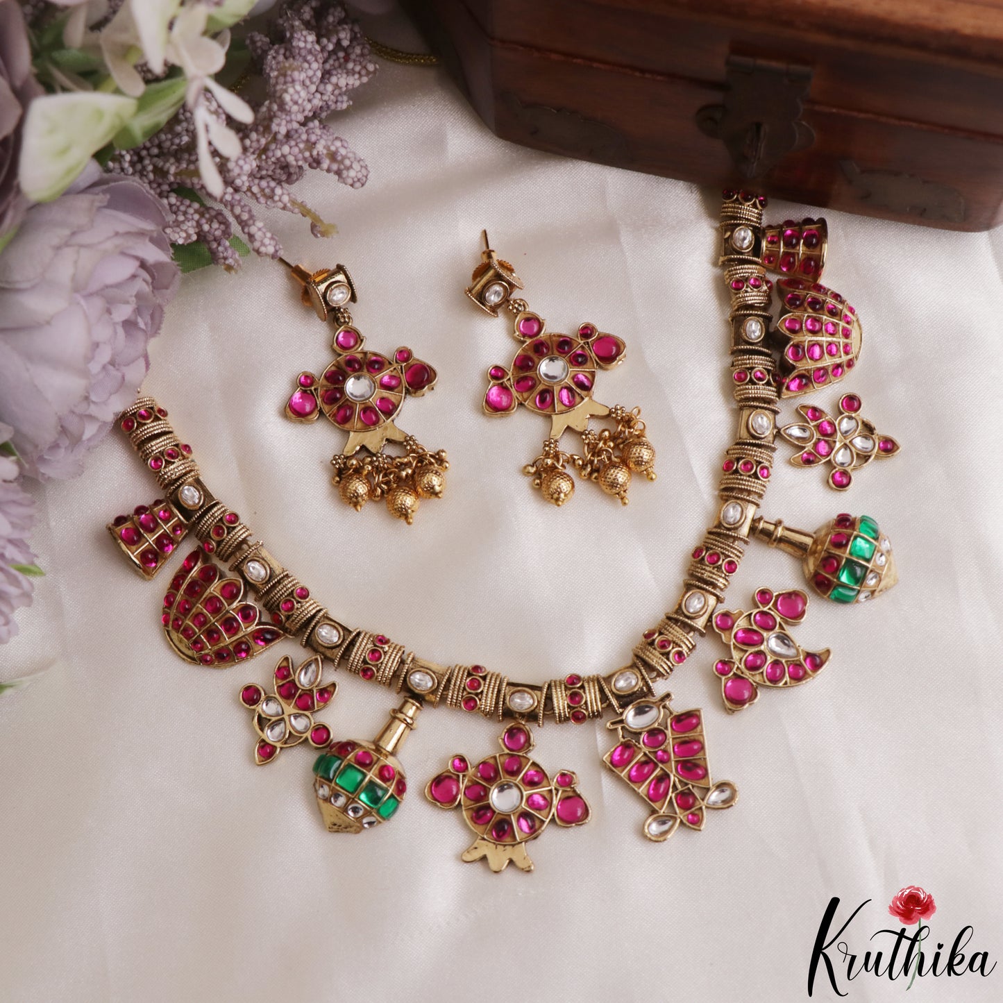 Traditional Shanka-Chakra-Nama Motifs Jadau Necklace NC3143