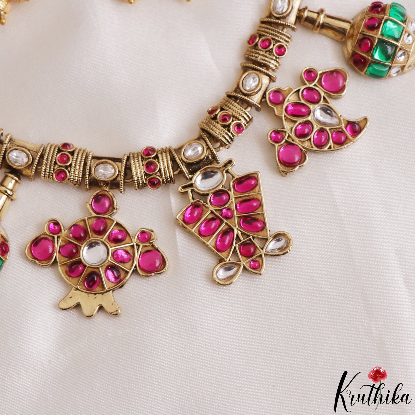 Traditional Shanka-Chakra-Nama Motifs Jadau Necklace NC3143