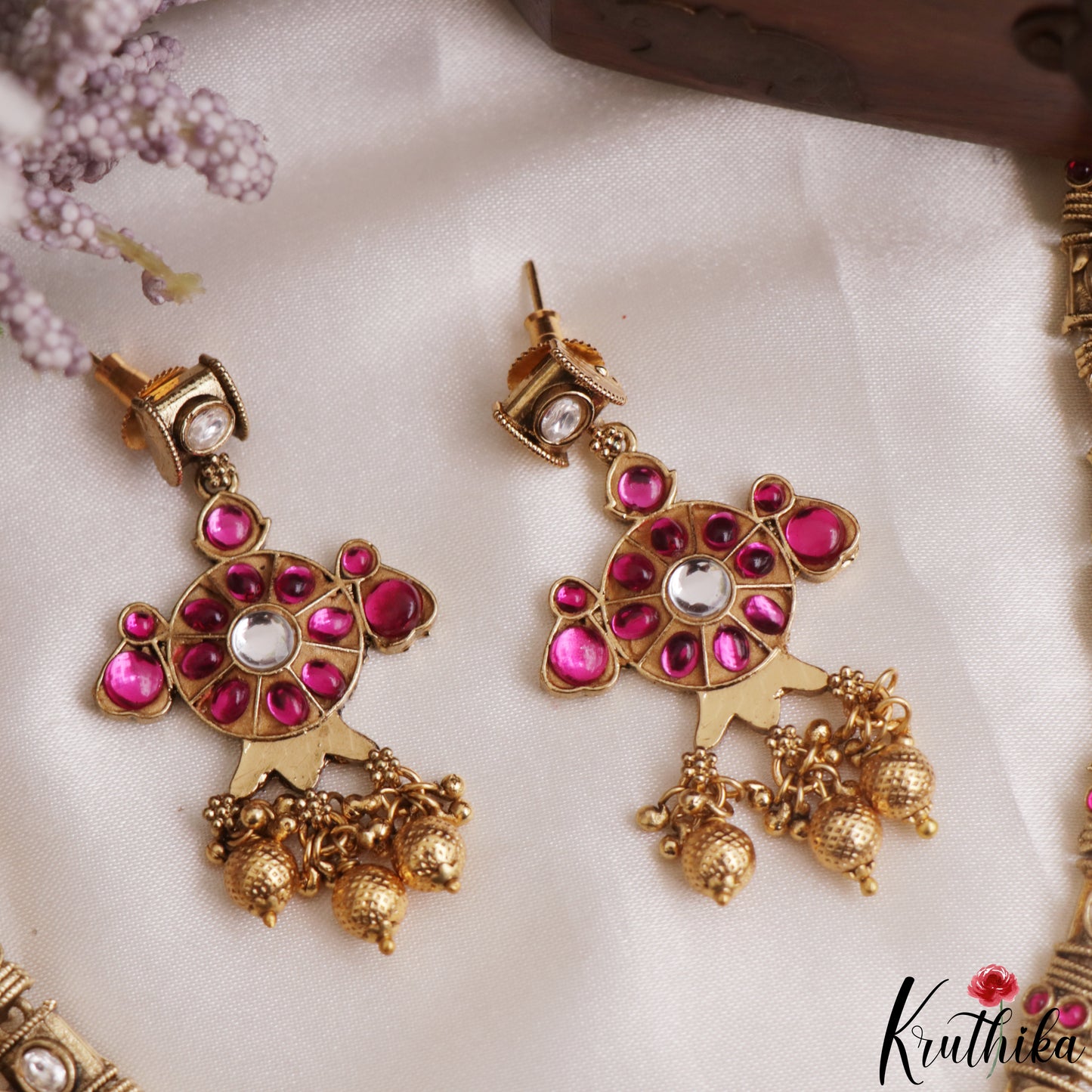Traditional Shanka-Chakra-Nama Motifs Jadau Necklace NC3143