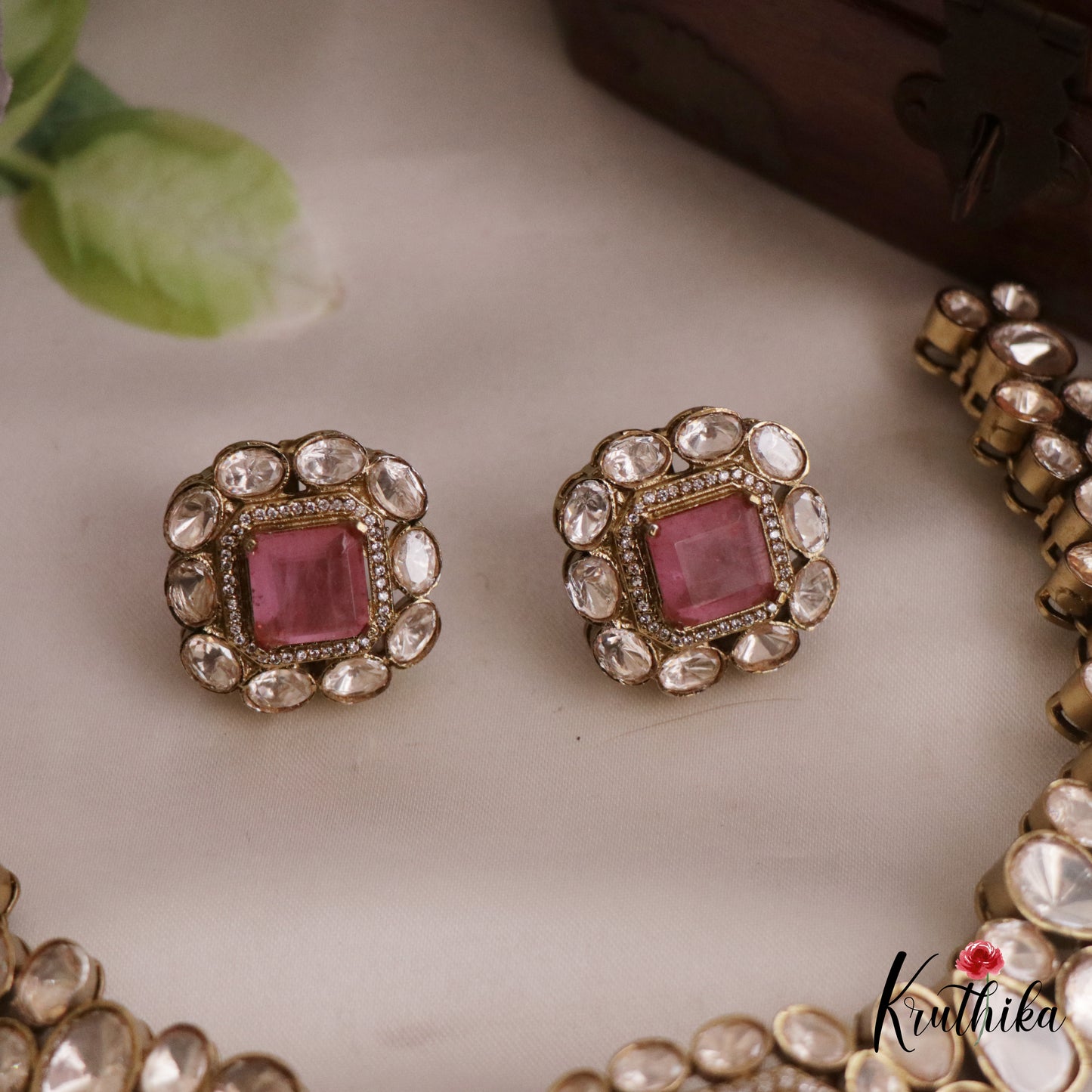 Elegant Mossanaite Choker NC2686 (Available In 4 Colors)