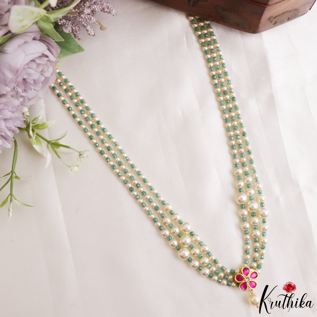 Pretty Jadau Pendant Emerald Beaded Necklace NC3301