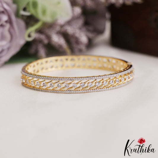 Contemporary AD Design Openable Bracelet B586