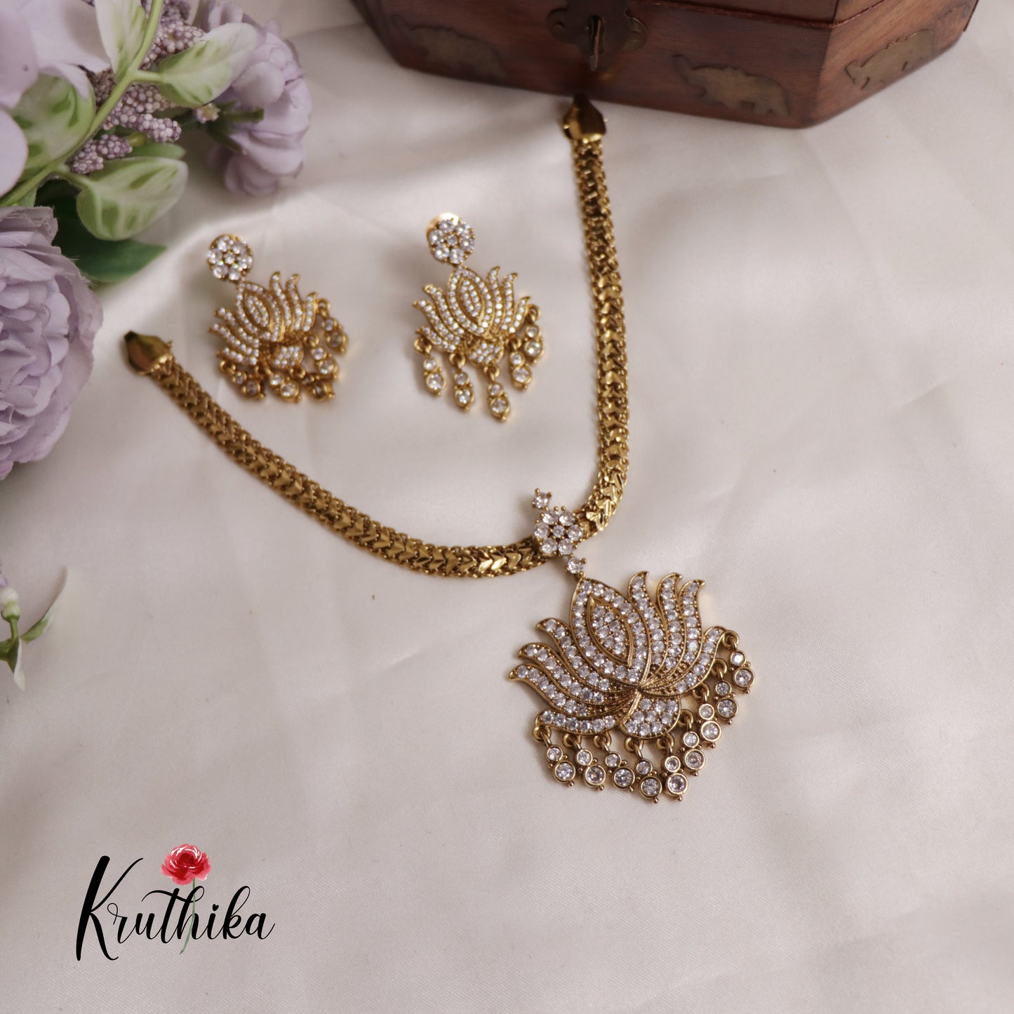 Elegant AD Sparkling Lotus Chain With Pendant NC2535