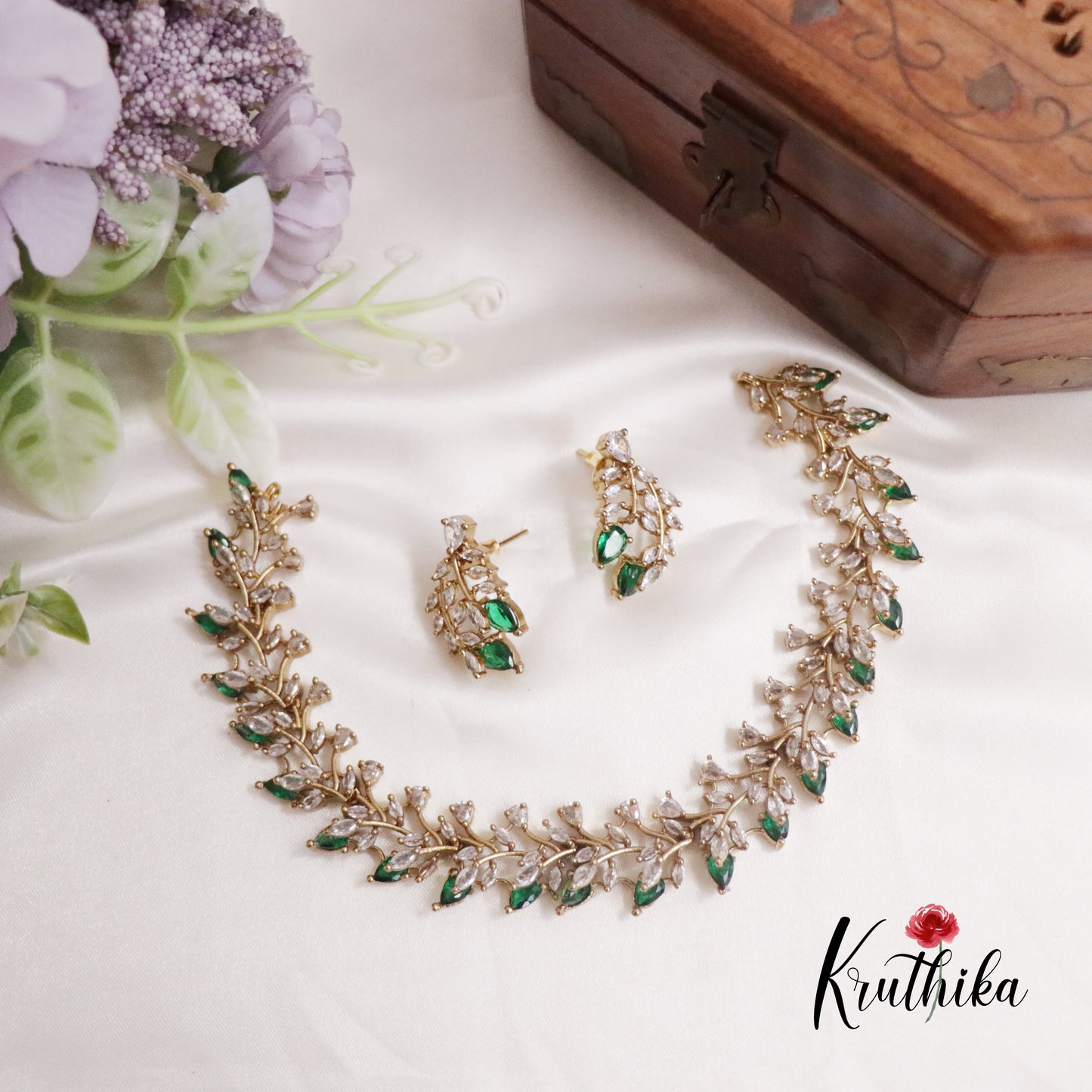 Beautiful AD Leaf Motif Necklace NC2228 (Available in 2 Colours)