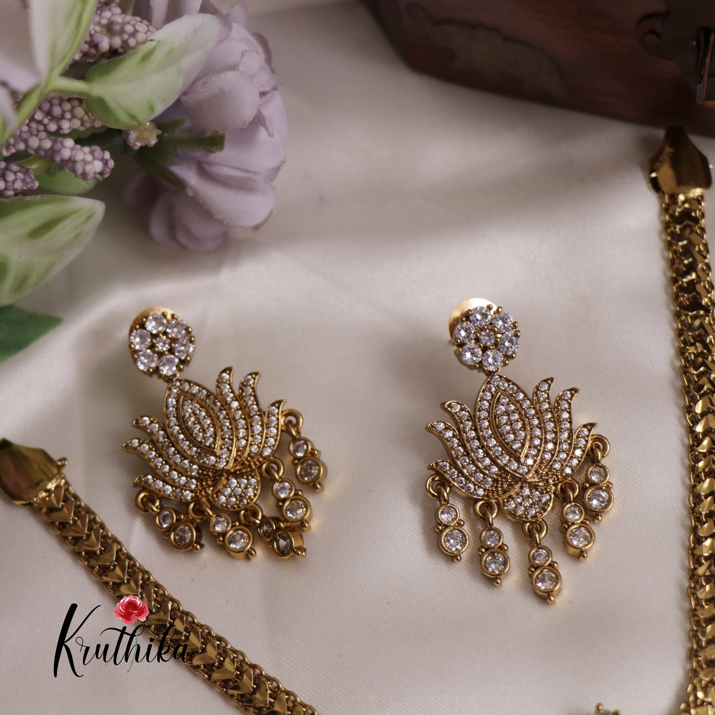 Elegant AD Sparkling Lotus Chain With Pendant NC2535