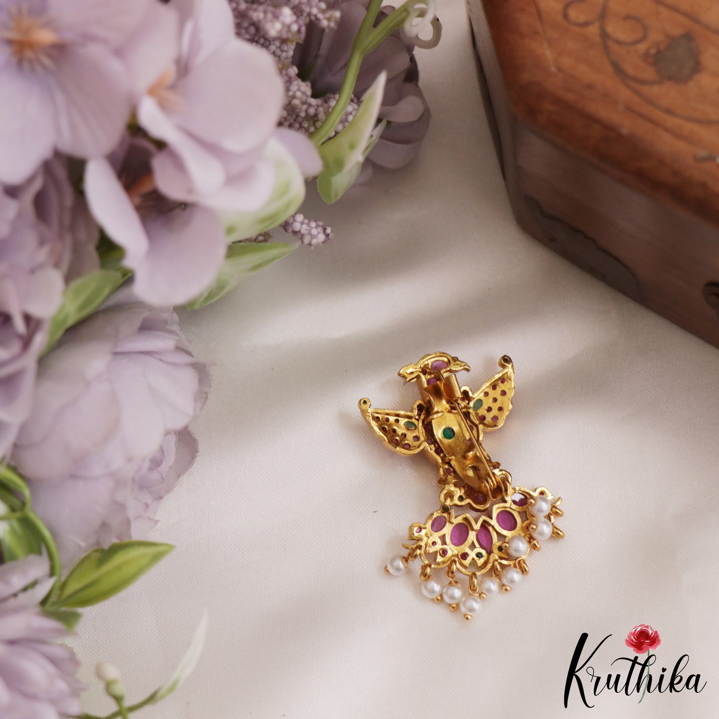Stunning Peacock Motifs Jadau Saree Pin With Pearl Drops SP40 (Available In 2 Colors)