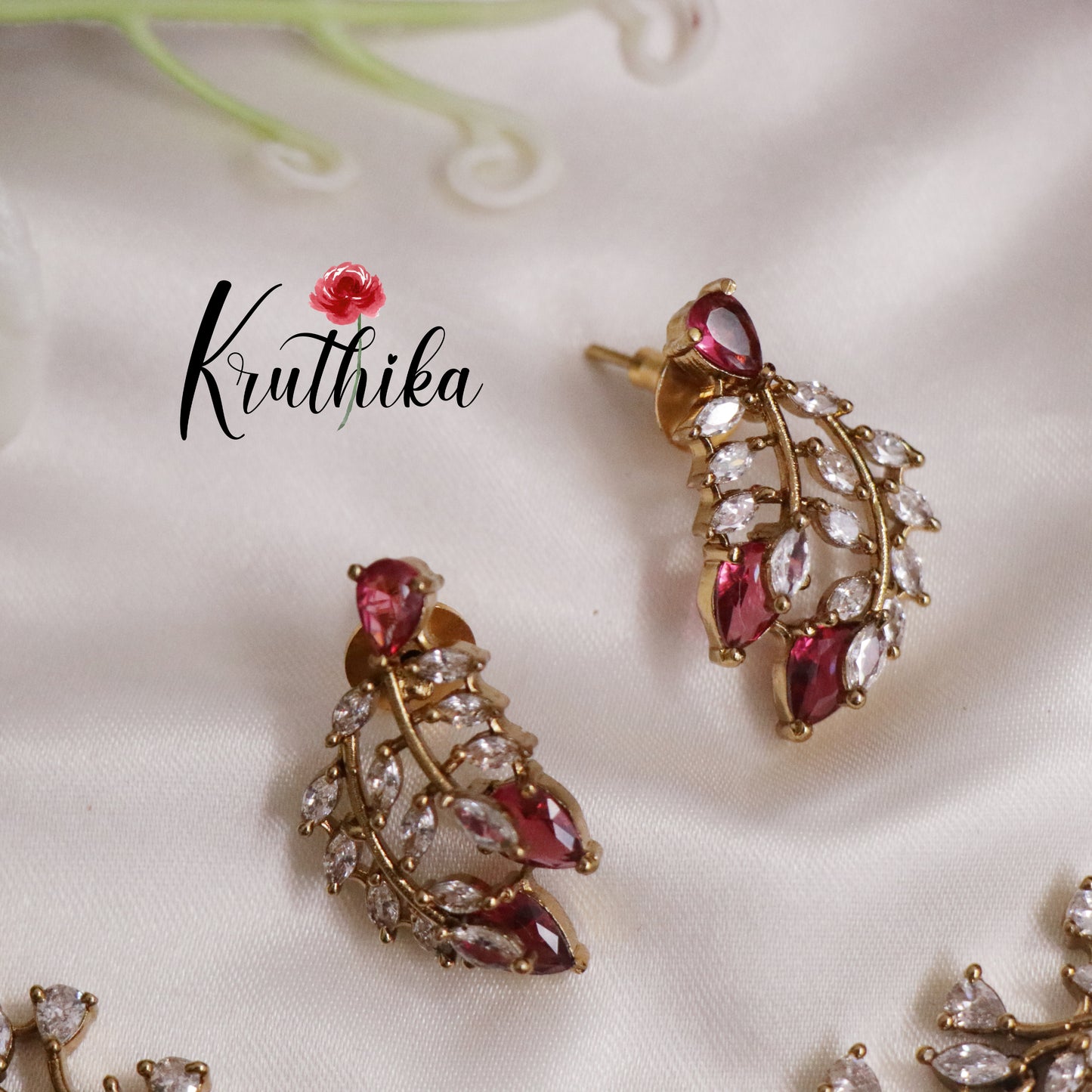 Beautiful AD Leaf Motif Necklace NC2228 (Available in 2 Colours)