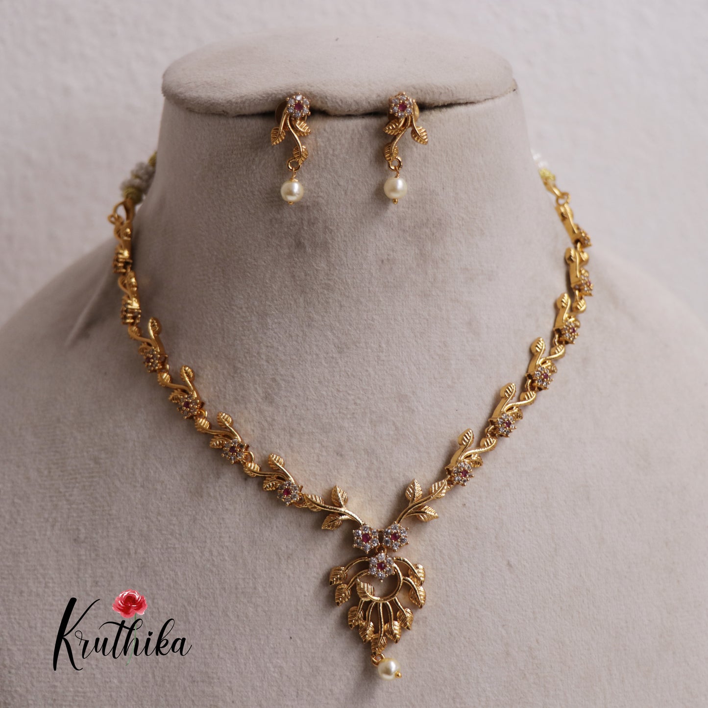 Classic CZ Floral Leaf Trendy Necklace NC2536