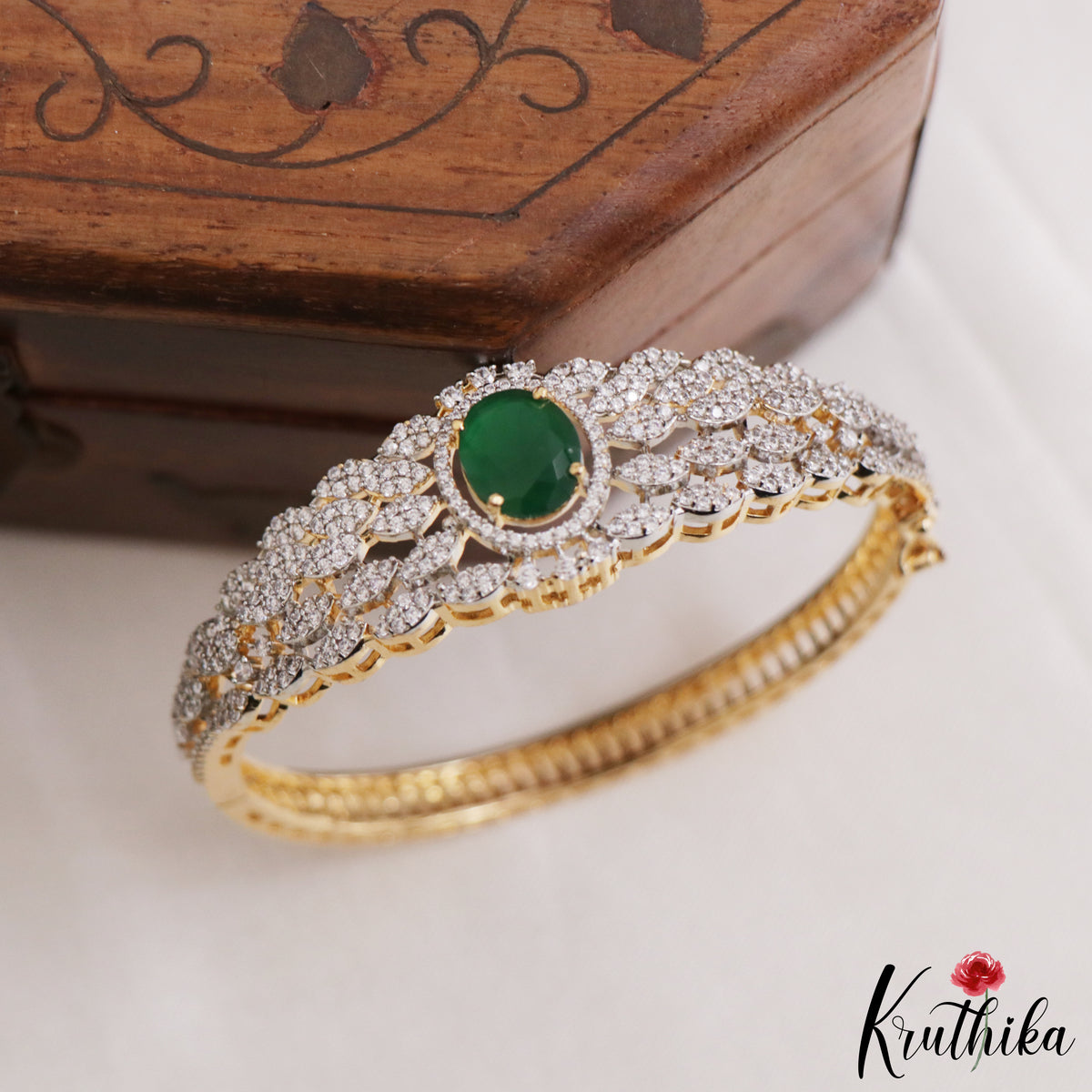 Contemporary AD Design Openable Bracelet B587 (Available in two colors)