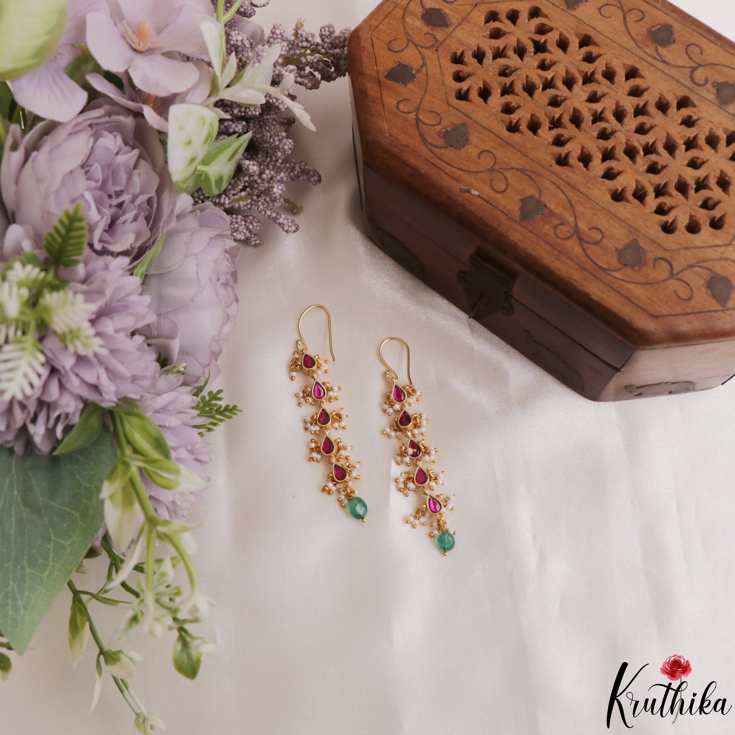 Elegant Teardrop Motifs Jadau Earrings E1191