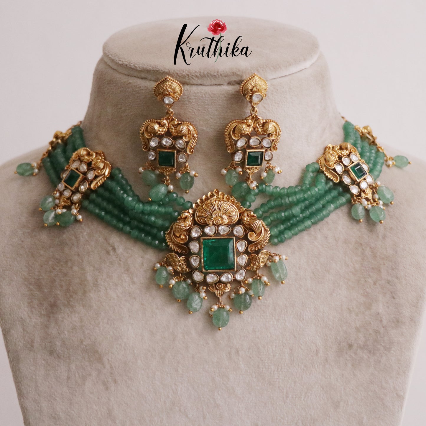 Beautiful Onyx Beads Emerald Charm Chocker NC2202