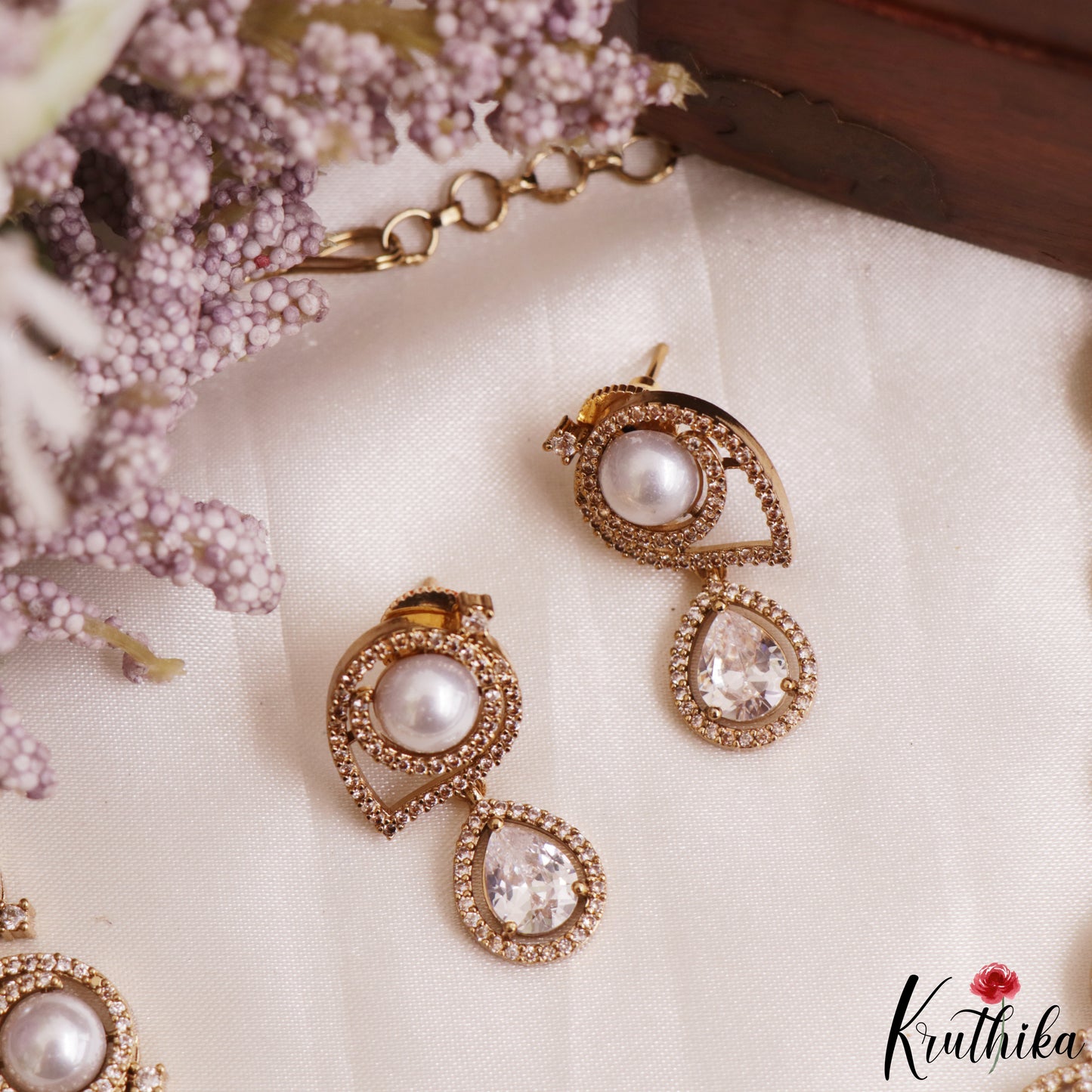 Elegant Pearl Leaf Motifs CZ Victorian Necklace NC3154 (Available In 6 Colors)