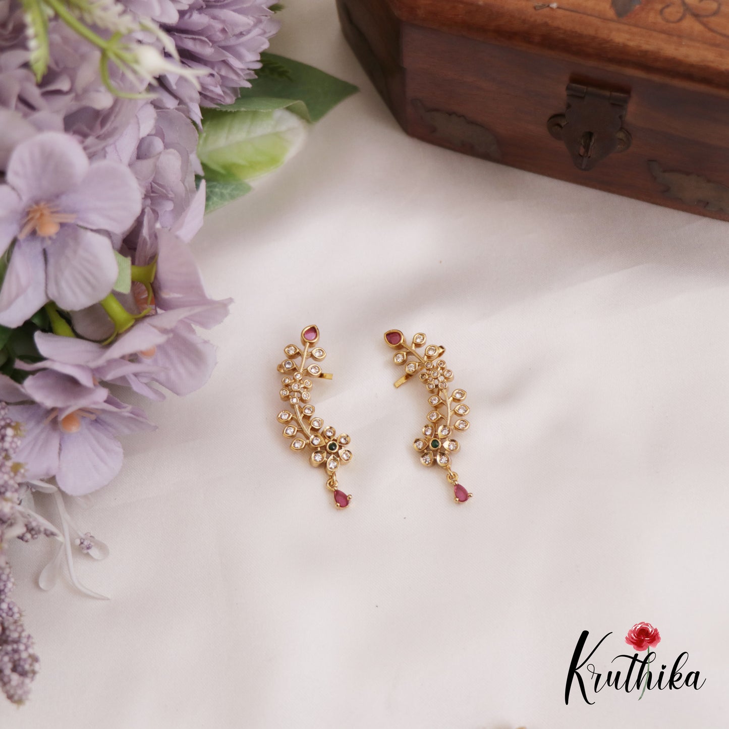 Elegant Floral Motifs AD Earcuff E922 (Available In 3 Colors)