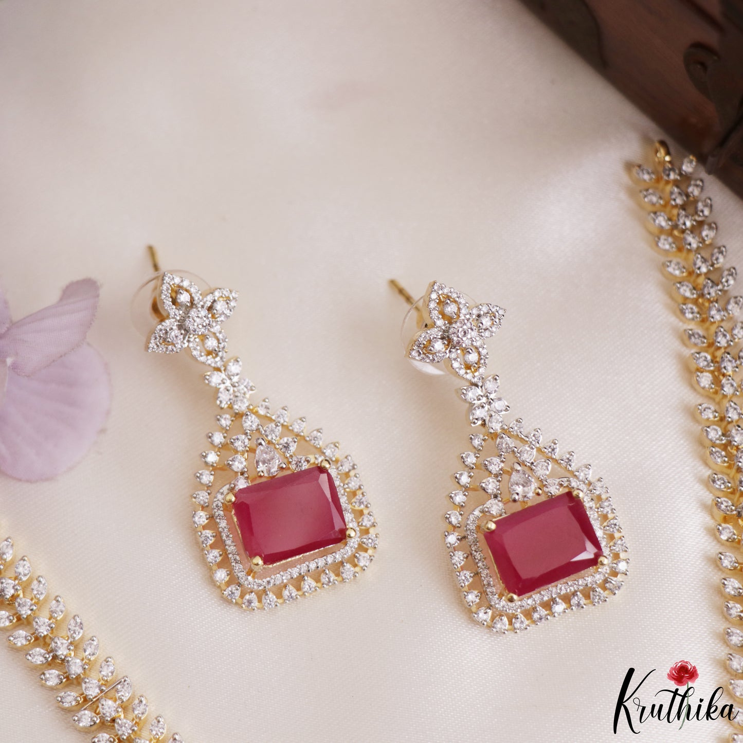 Pretty Floral Geometric Motifs CZ Victorian Necklace NC3265 (Available In 3 Colors)