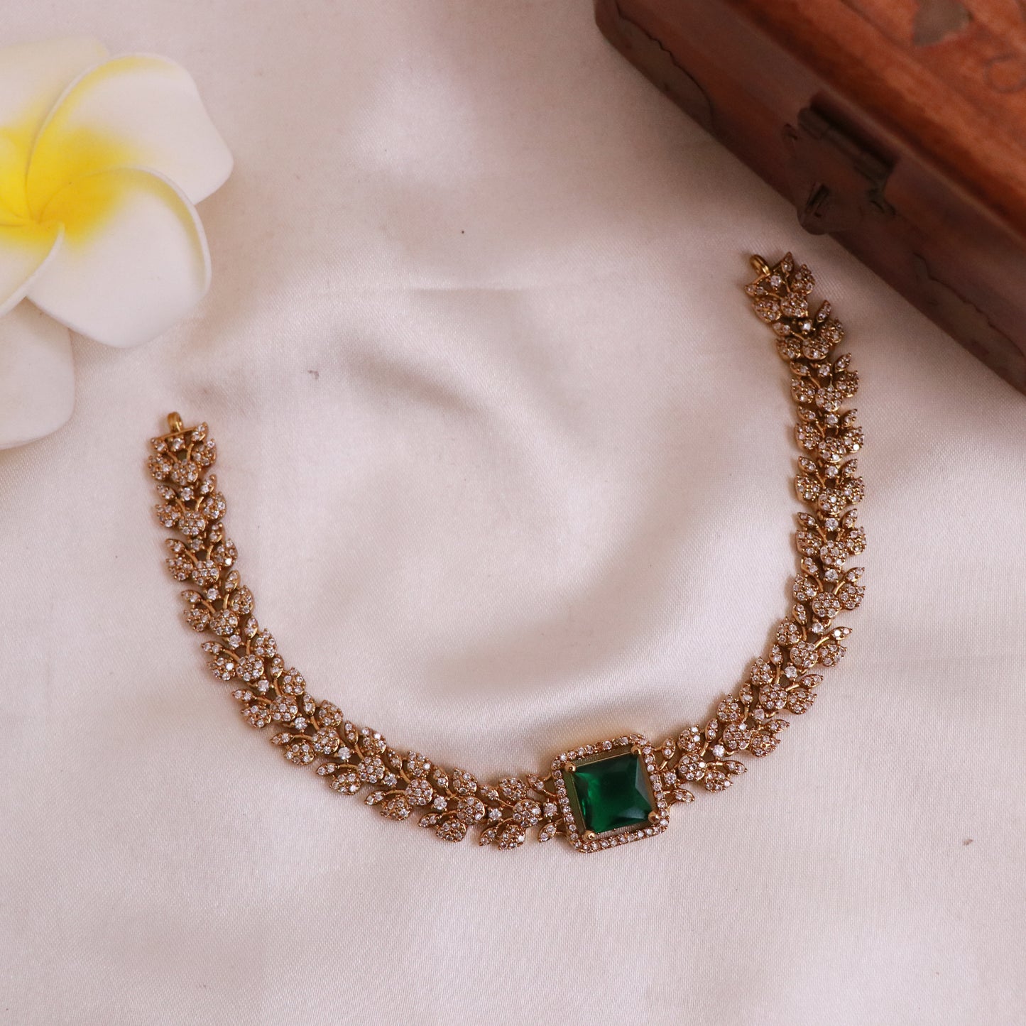 Simple AD Victorian Chocker NC1867 (Available in 2 Colours)