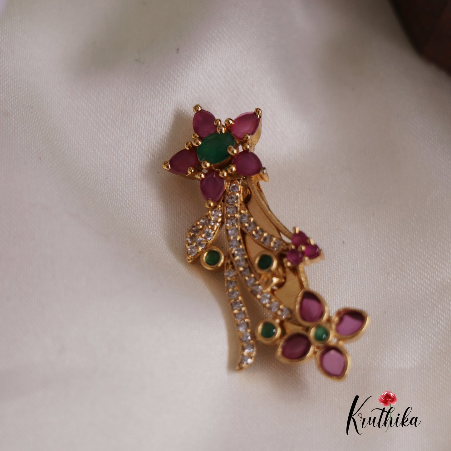 Beautiful Kemp Floral Saree Pin SP12