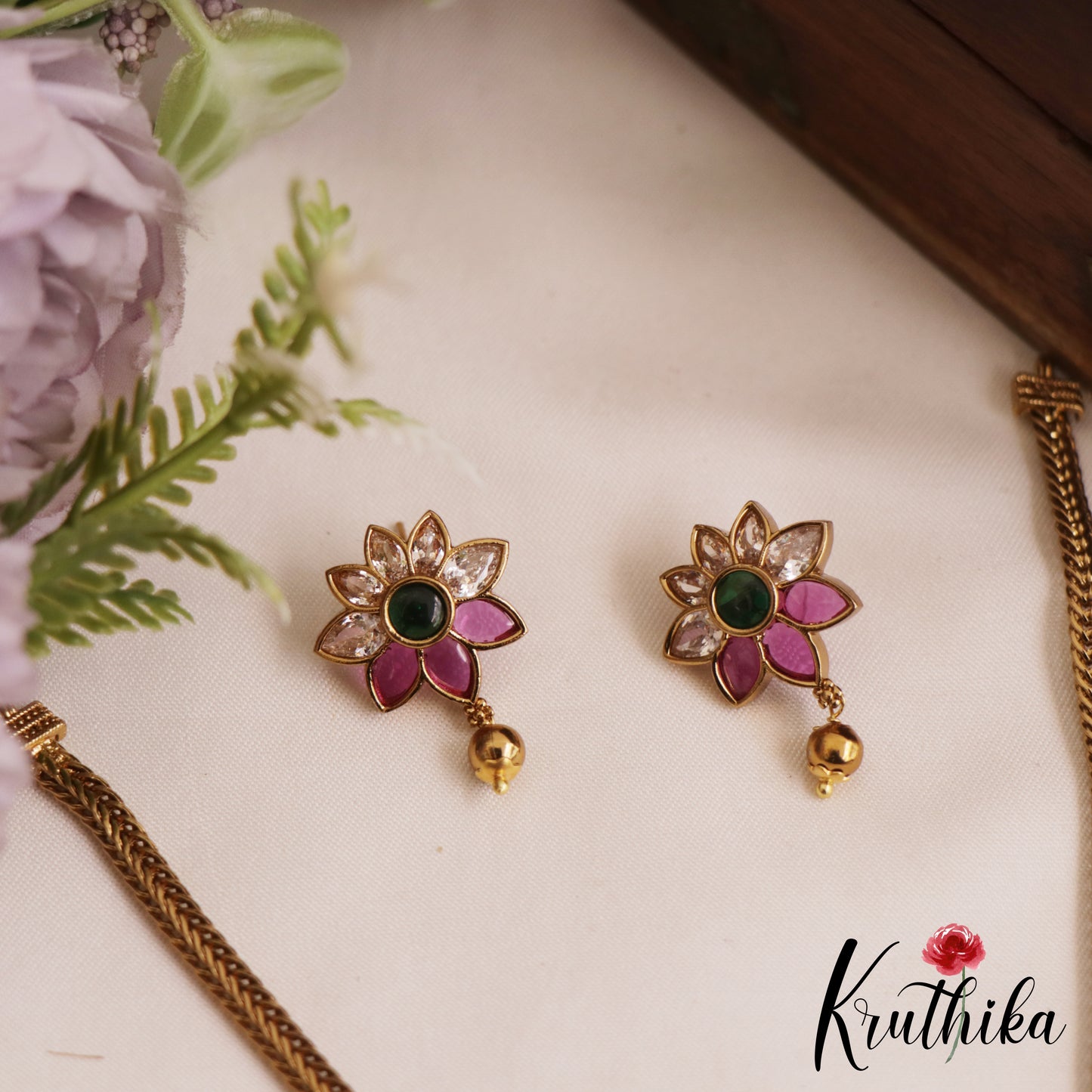 Trendy Floral Motifs Kemp Pendant Chain Set NC2814