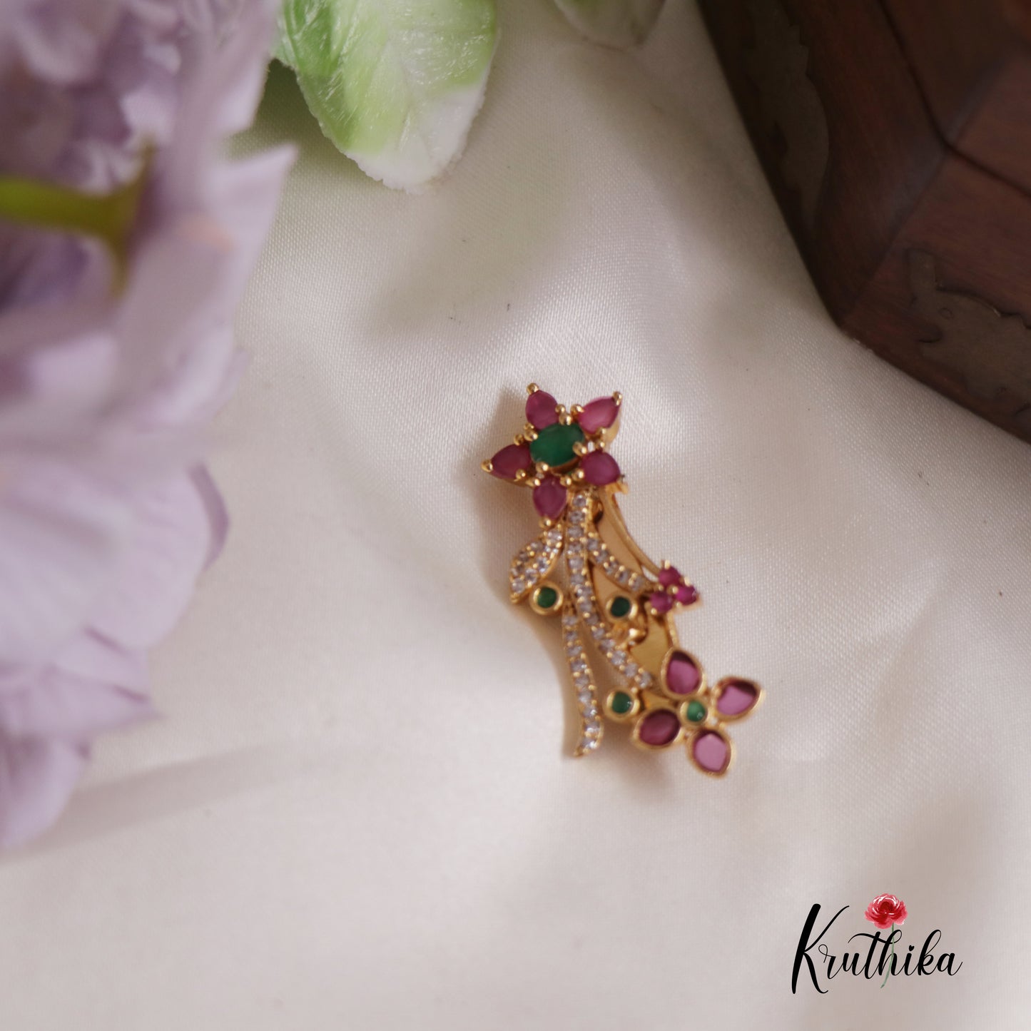 Beautiful Kemp Floral Saree Pin SP12