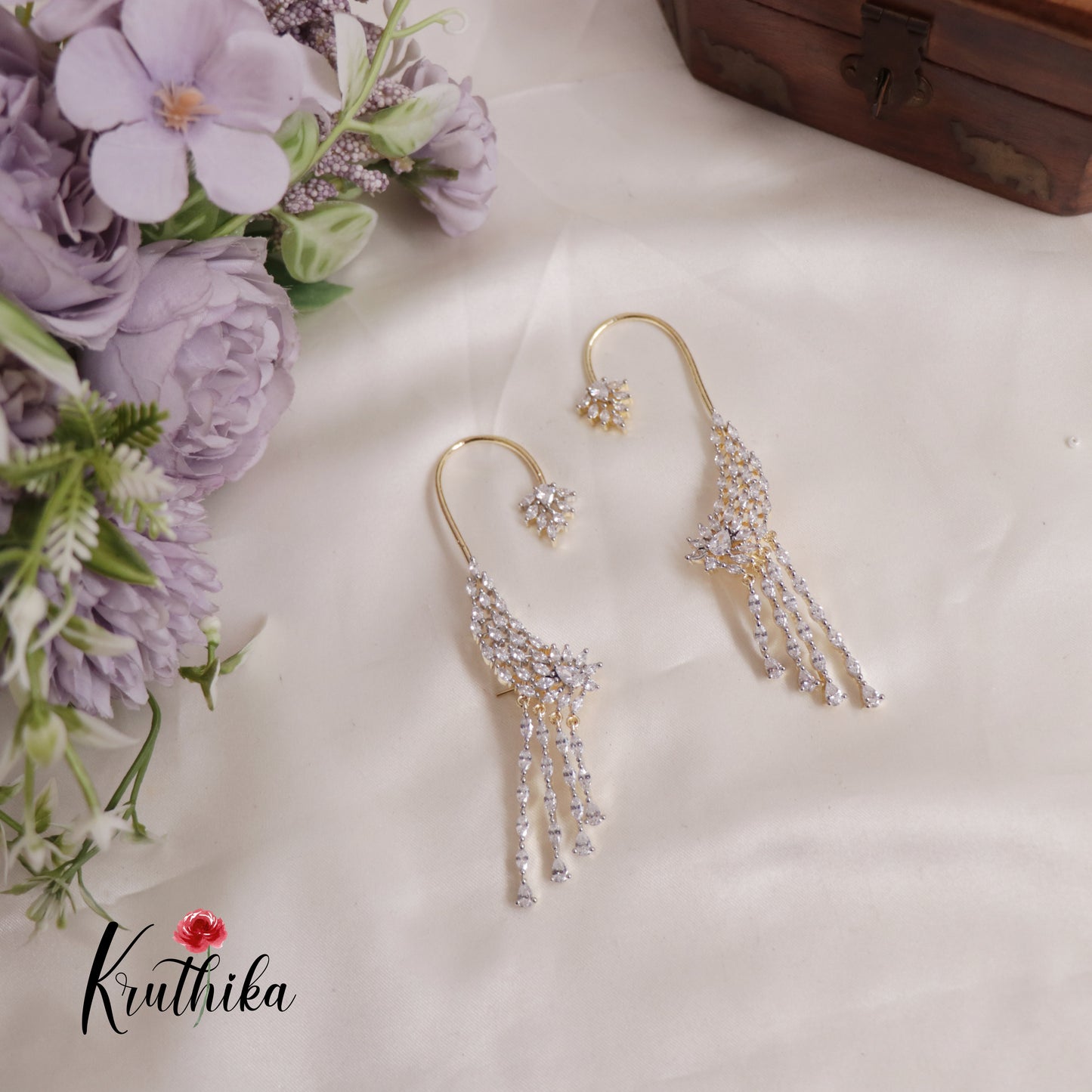 Gorgeous CZ Crystal Wing Teardrop Spakling Earcuff E788