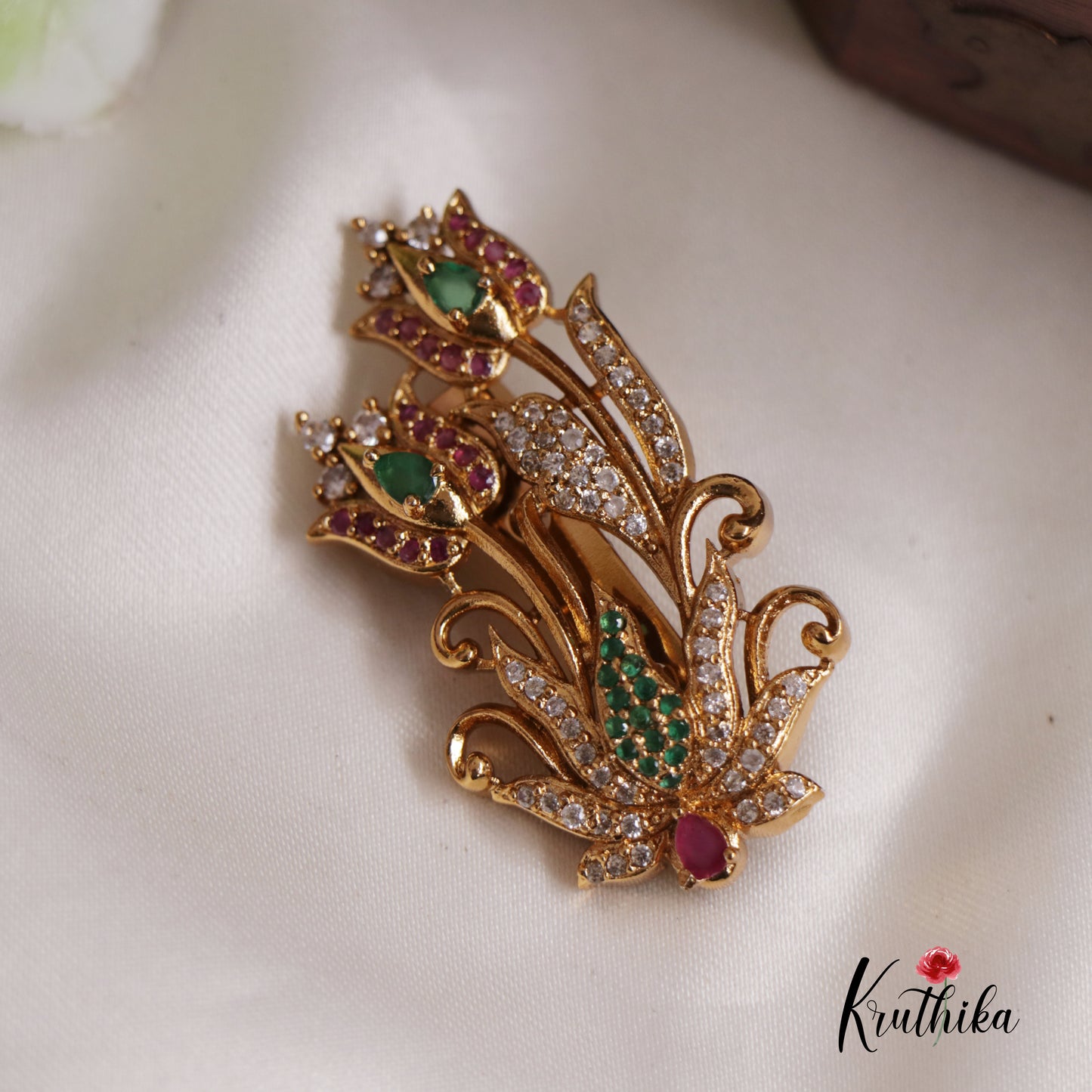 Elegant Kemp Floral and Leaf Saree Pin SP35