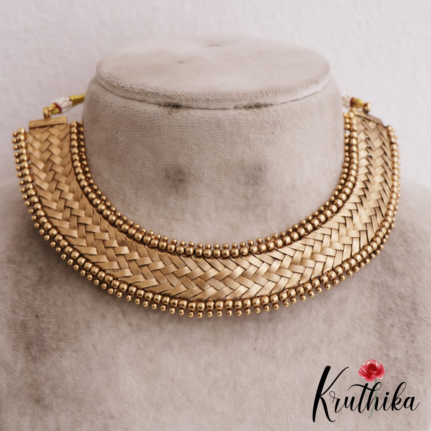 Beautiful Gold-Tone Matte-Finish Choker NC2862