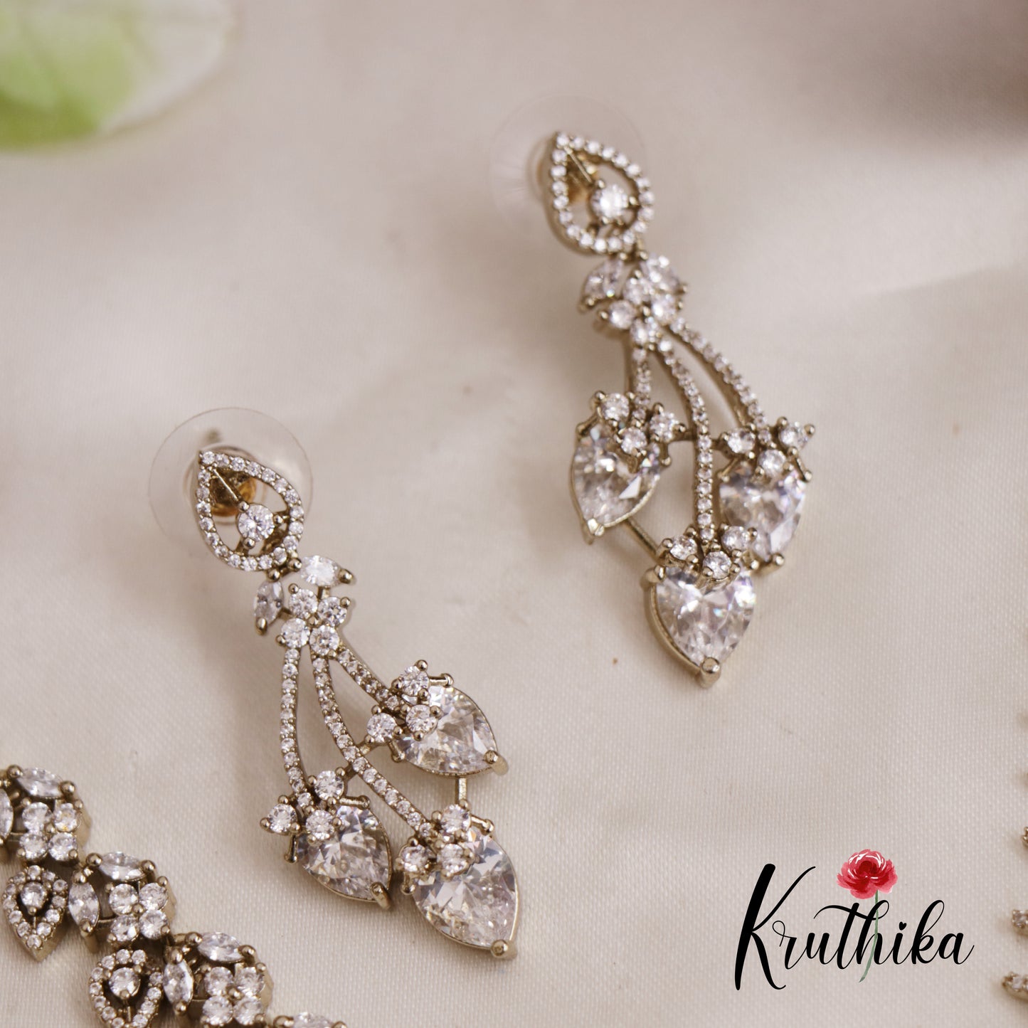 Sparkling Trendy CZ Leaf Motifs Necklace  NC2599 (Available In 2 Colors)