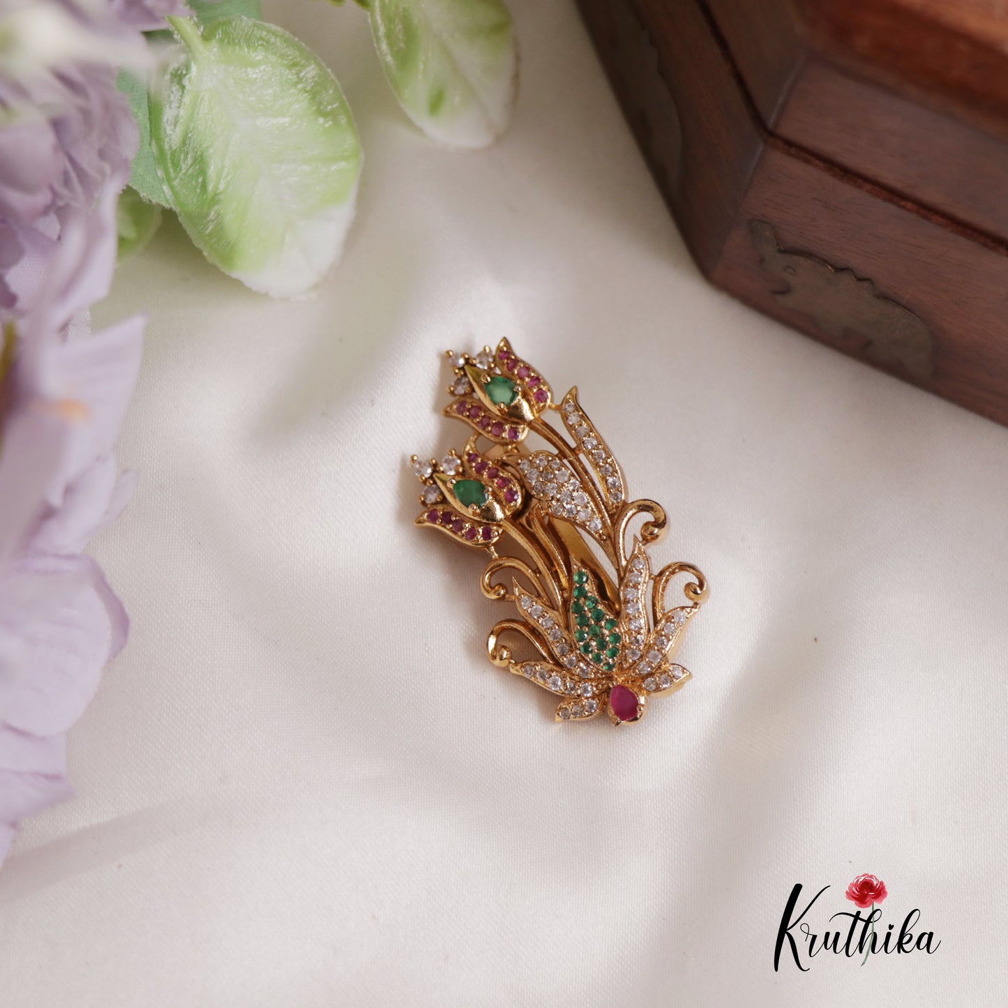 Elegant Kemp Floral and Leaf Saree Pin SP35