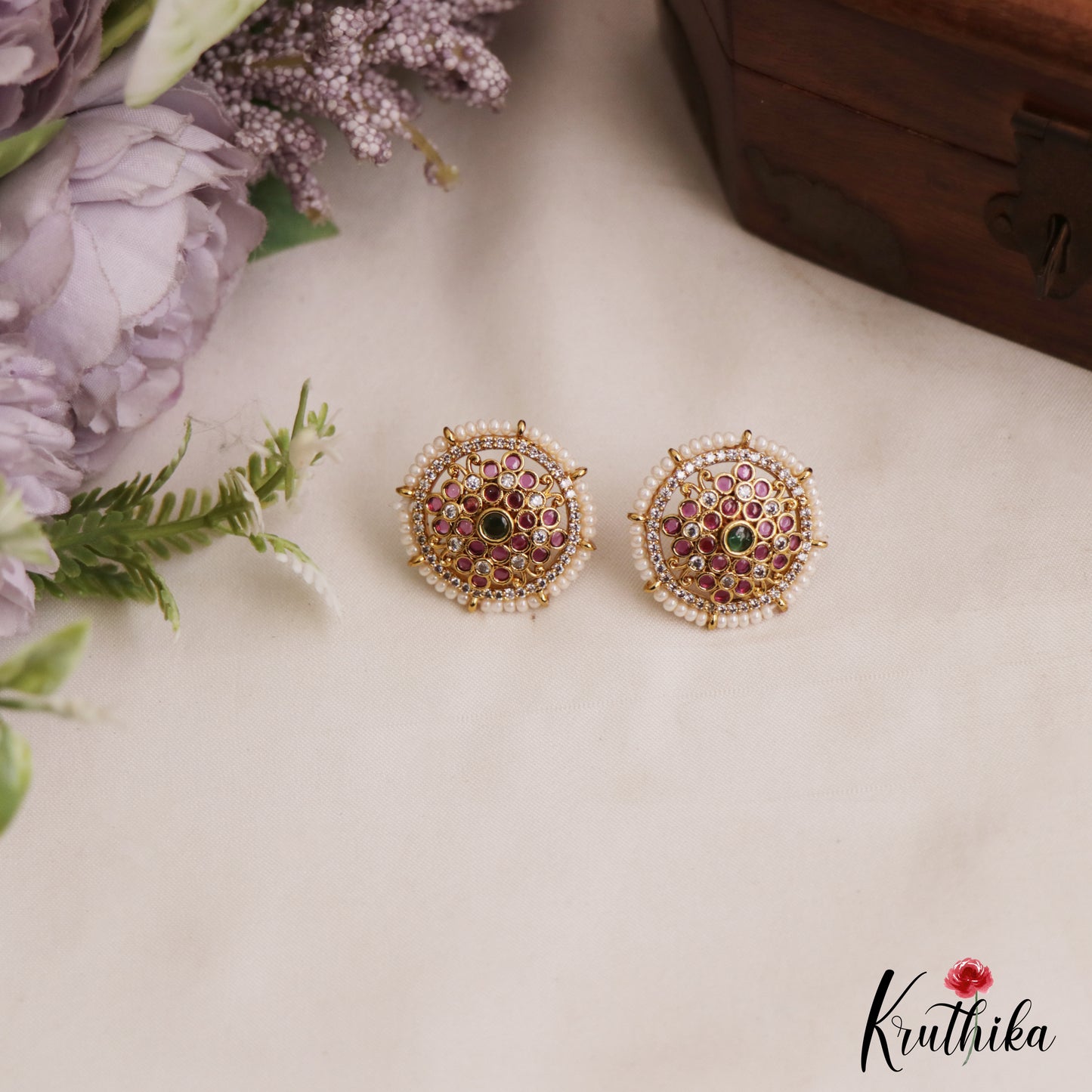 Classic Pearl Border Floral Stud Earrings E1102