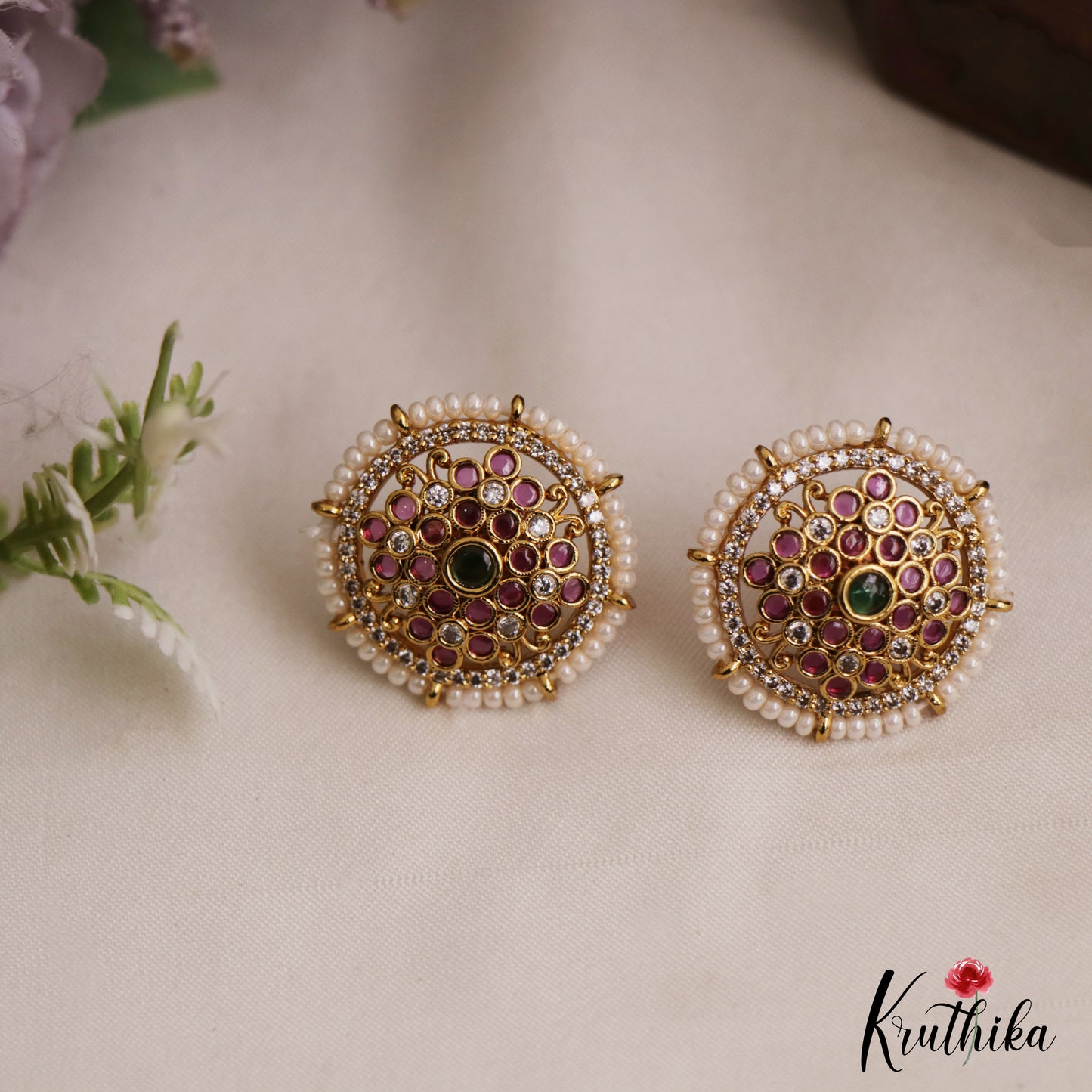 Classic Pearl Border Floral Stud Earrings E1102