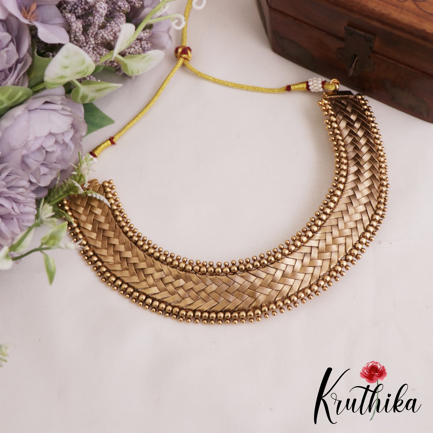 Beautiful Gold-Tone Matte-Finish Choker NC2862