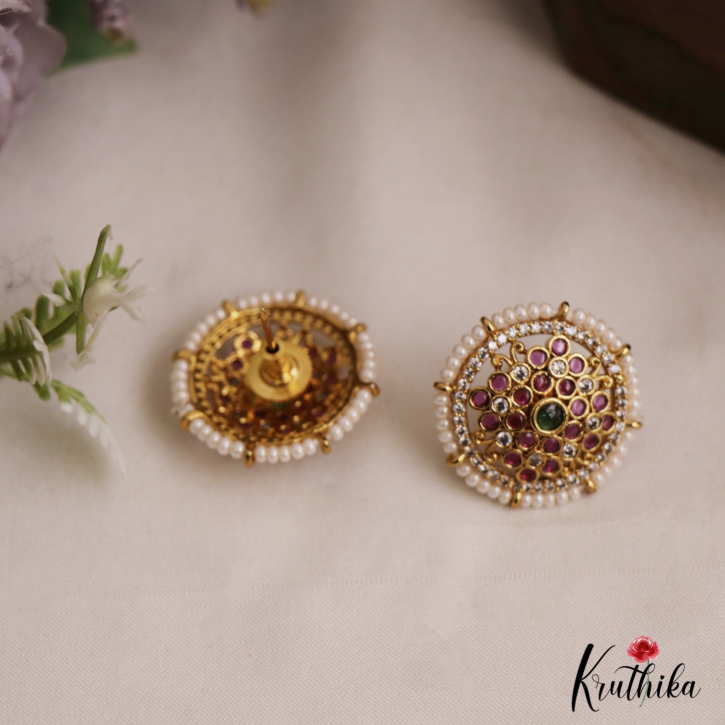 Classic Pearl Border Floral Stud Earrings E1102