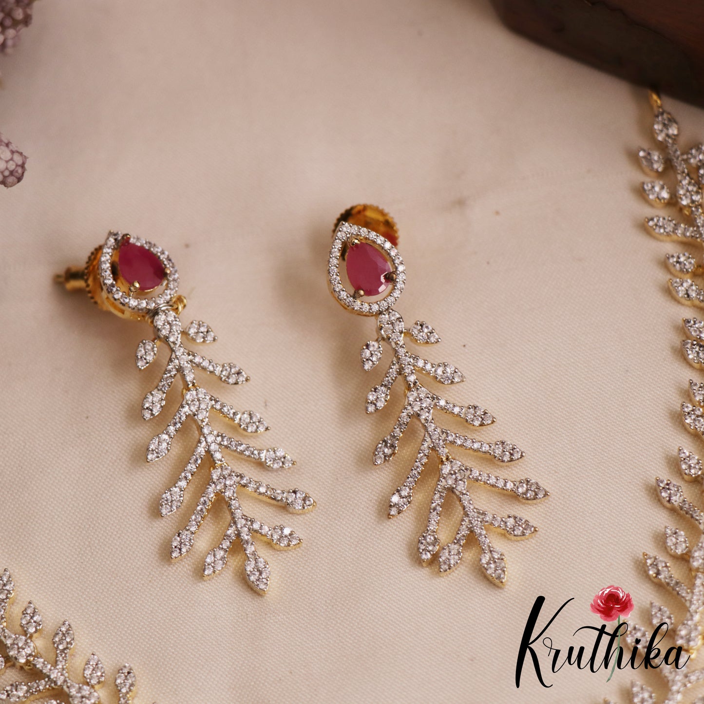 Elegant Leaf Motifs AD Victorian Necklace NC2901 (Available In 2 Colors)