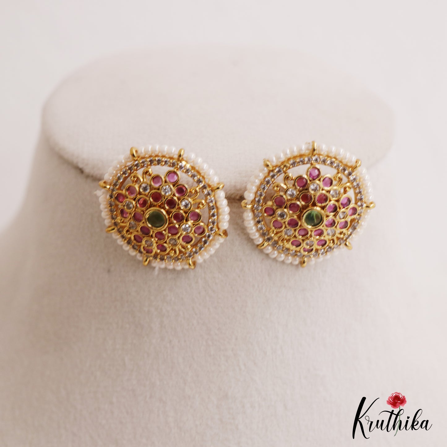 Classic Pearl Border Floral Stud Earrings E1102