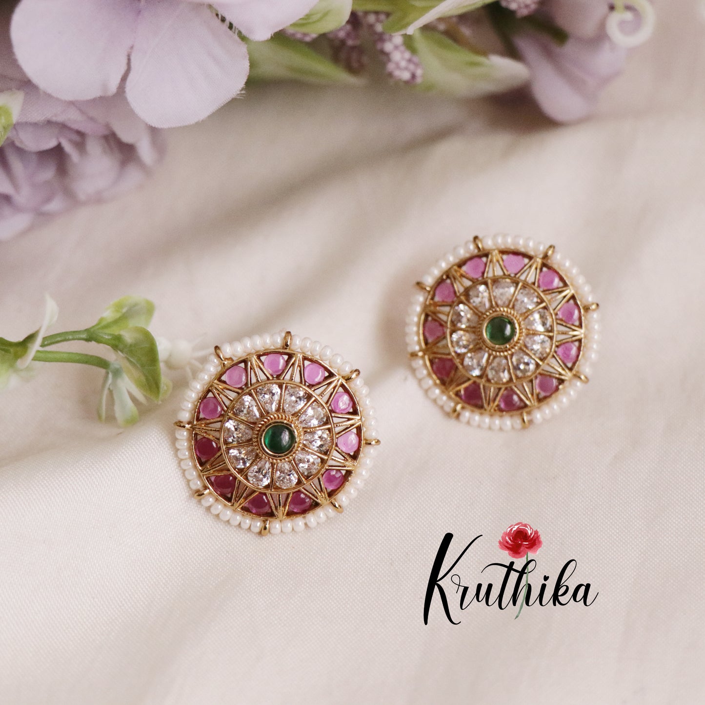 Beautiful Kemp Pearl Border Ear studs E676