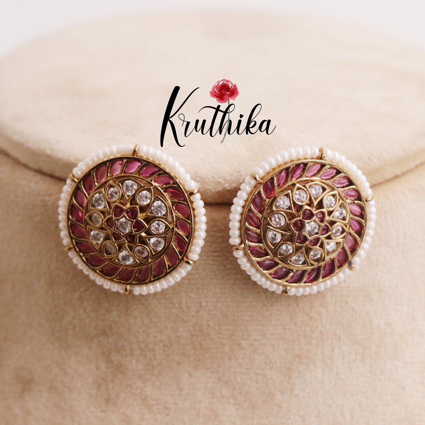 Elegant  Kemp Pearl Border Ear studs E648 (Available in 2 Colours)