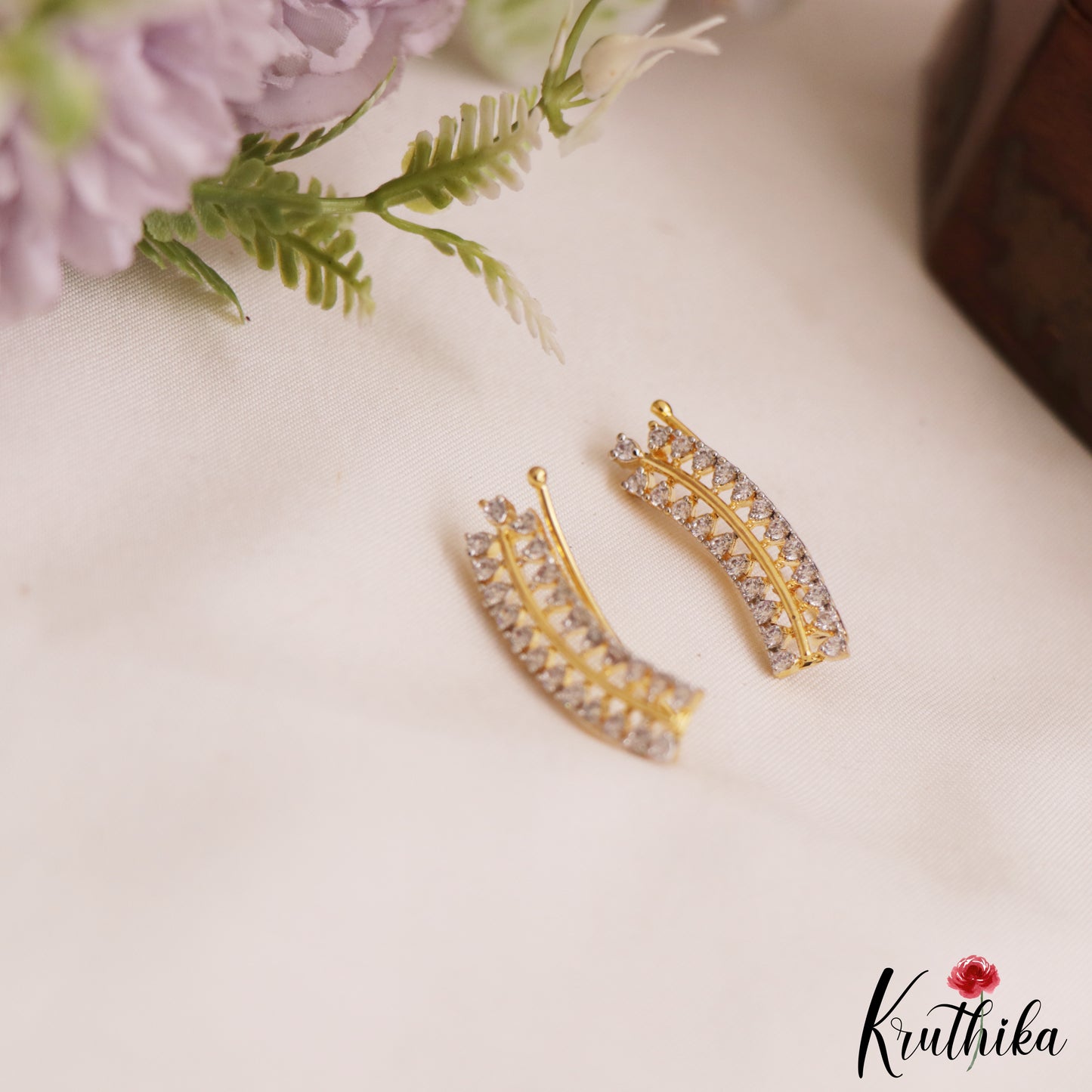 Pretty Diamond-Finish Gold-Tone AD Ear Climbers / Ear cuffs E1041