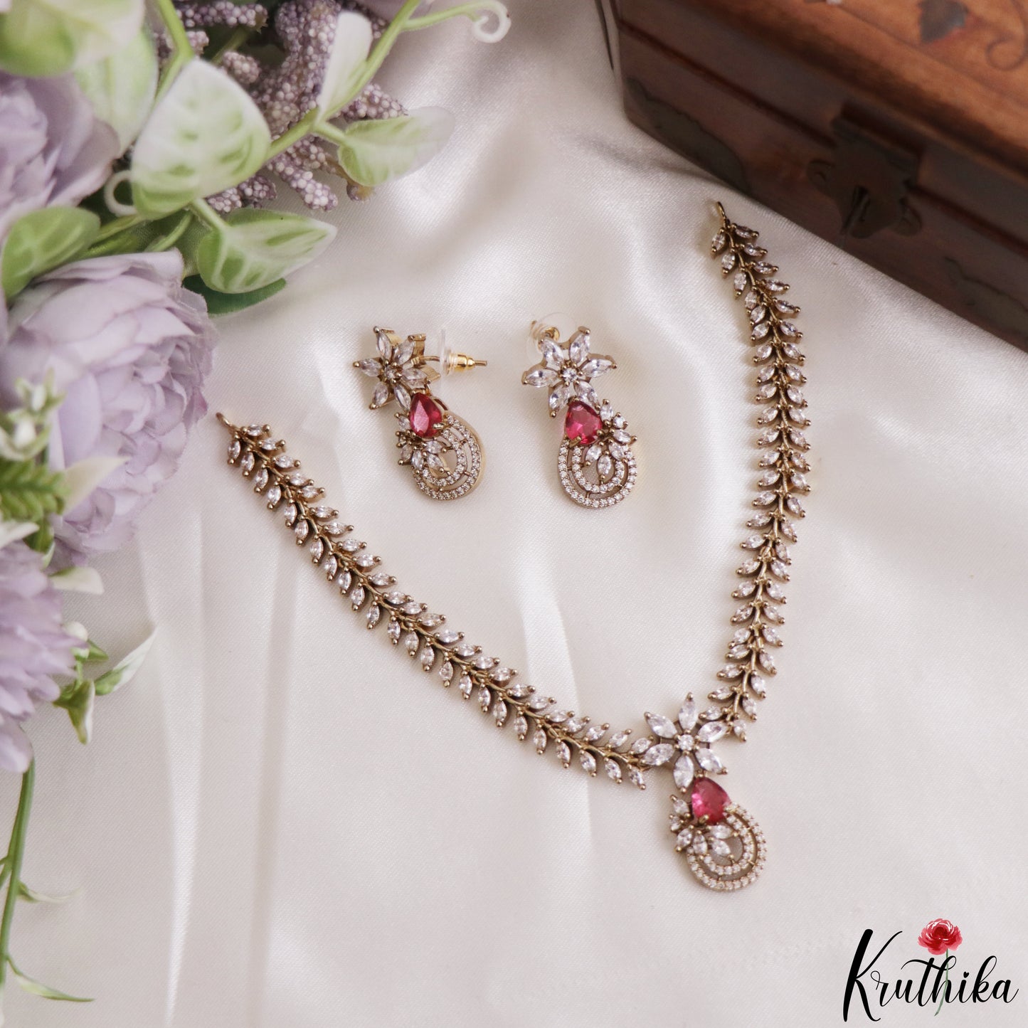 Elegant Floral Leaf Motifs CZ Victorian Choker NC3279 (Available In 2 Colors)