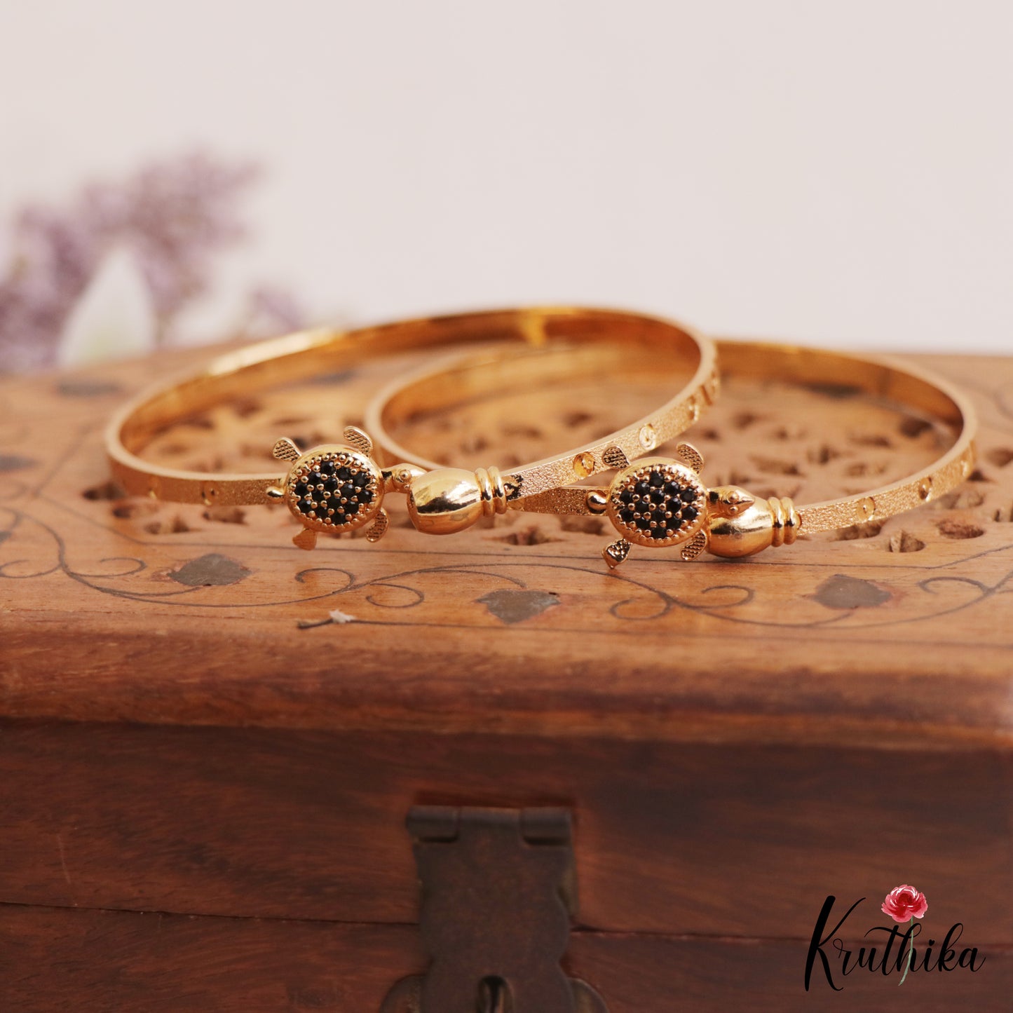 Elegant Gold-Tone Tortoise Motifs Openable Kada B508 (Set Of 2)