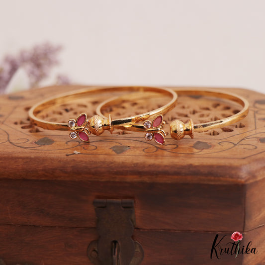 Trendy Gold-Tone Butterfly Motifs Openable Kada B509 (Set Of 2)