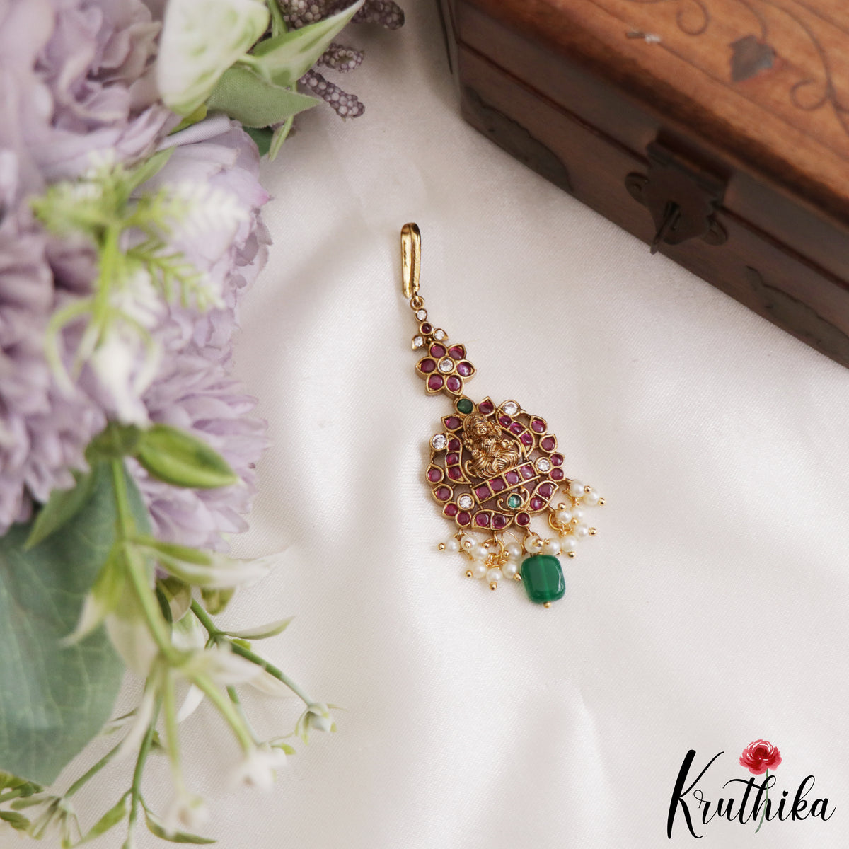 Charming Lakshmi Kemp Maag Tikka MT411